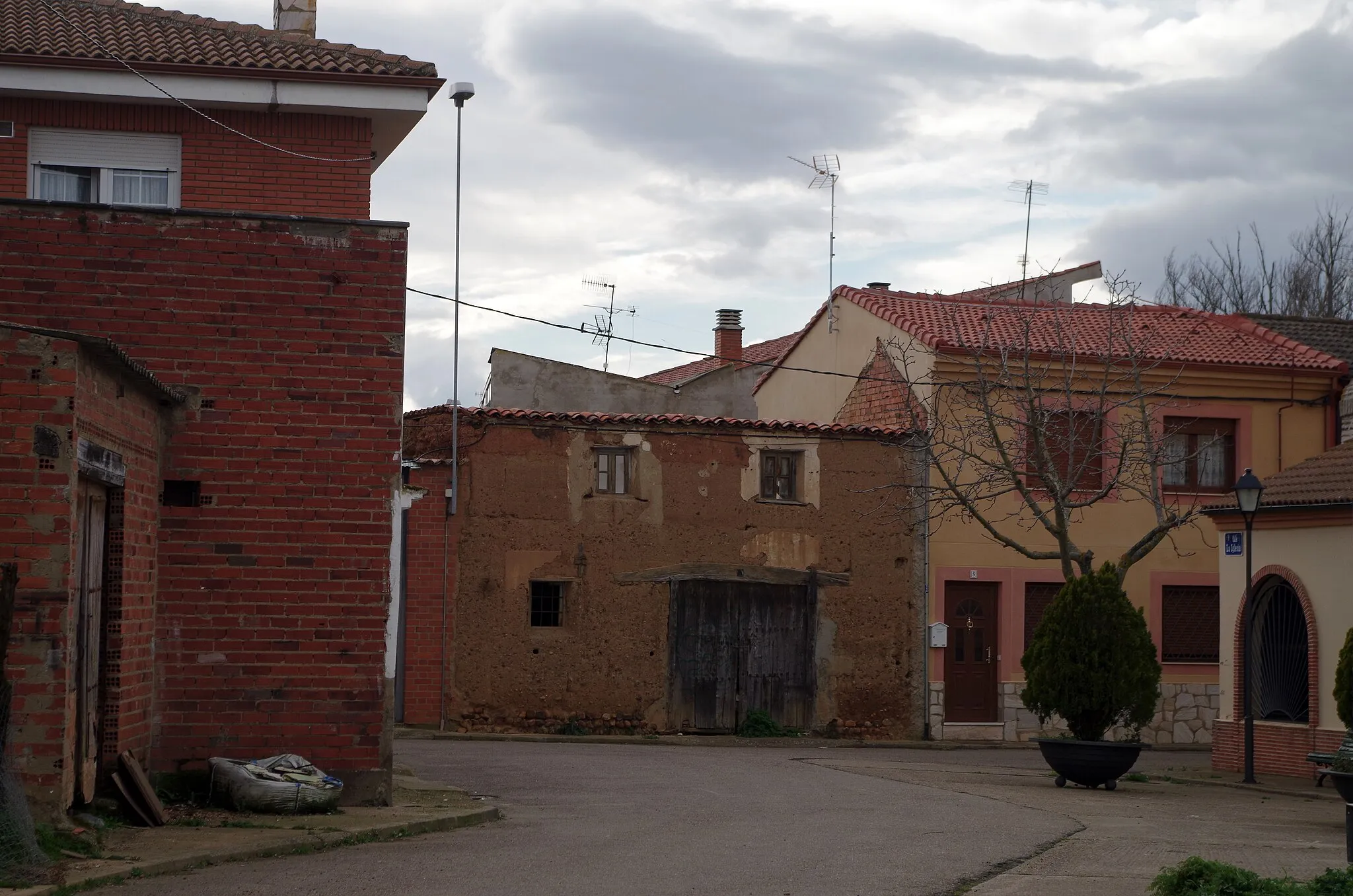 Photo showing: Street in Onzonilla (León, Spain).