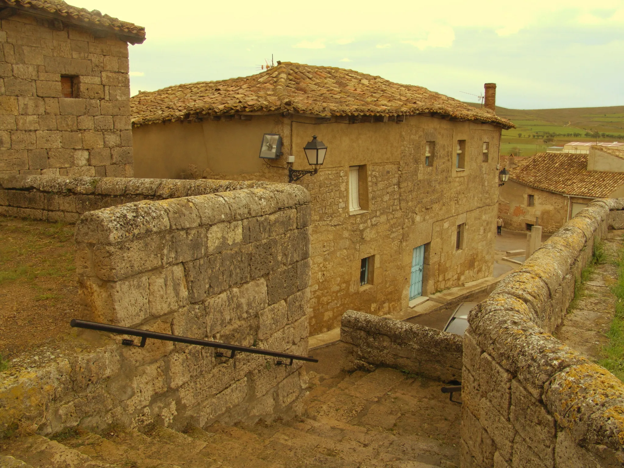Photo showing: Castrillo de Murcia, arquitectura popular, piedra de sillería y adobe, Sasamón, Burgos, España.