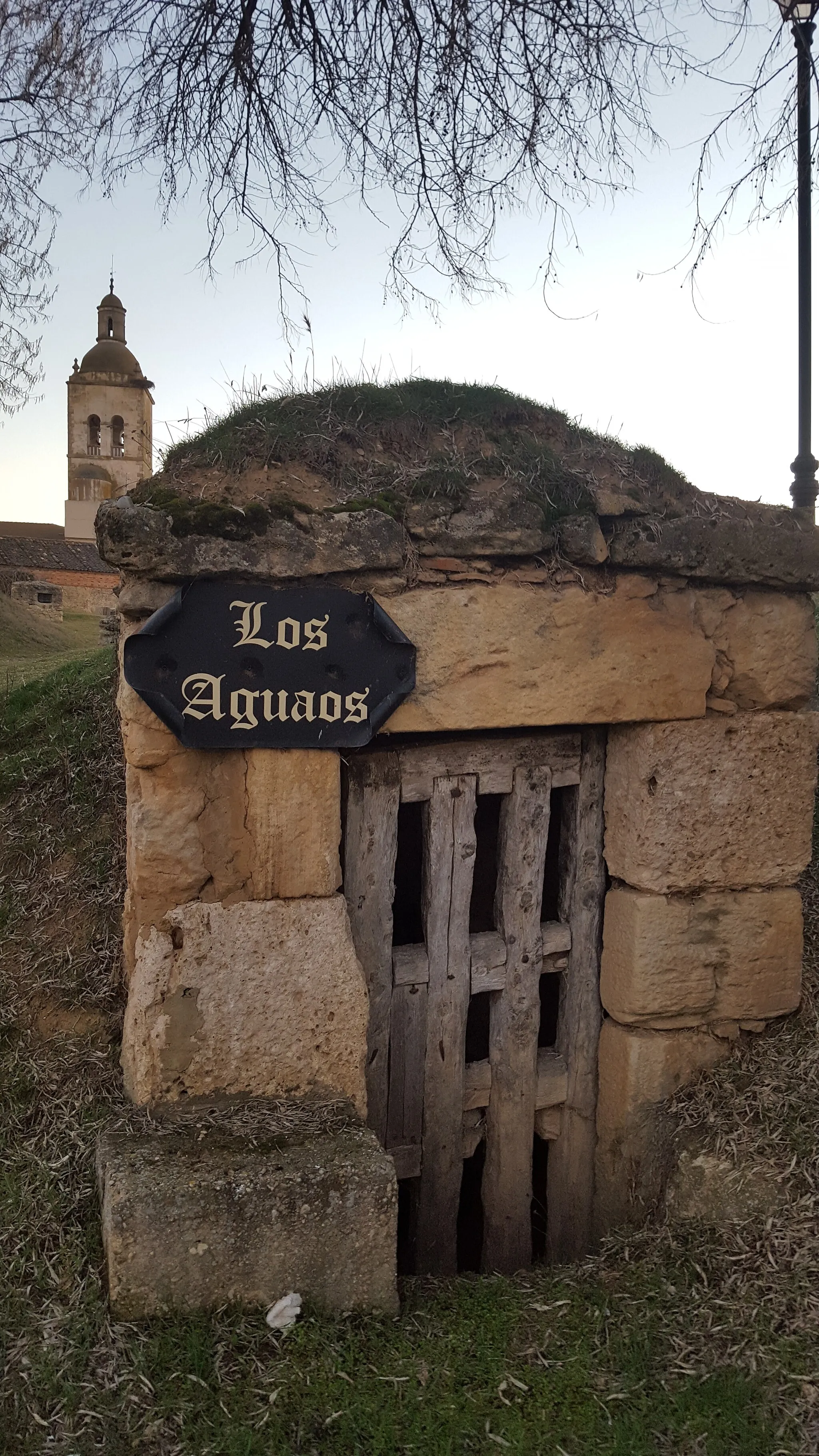 Photo showing: Primer plano de bodega tradicional