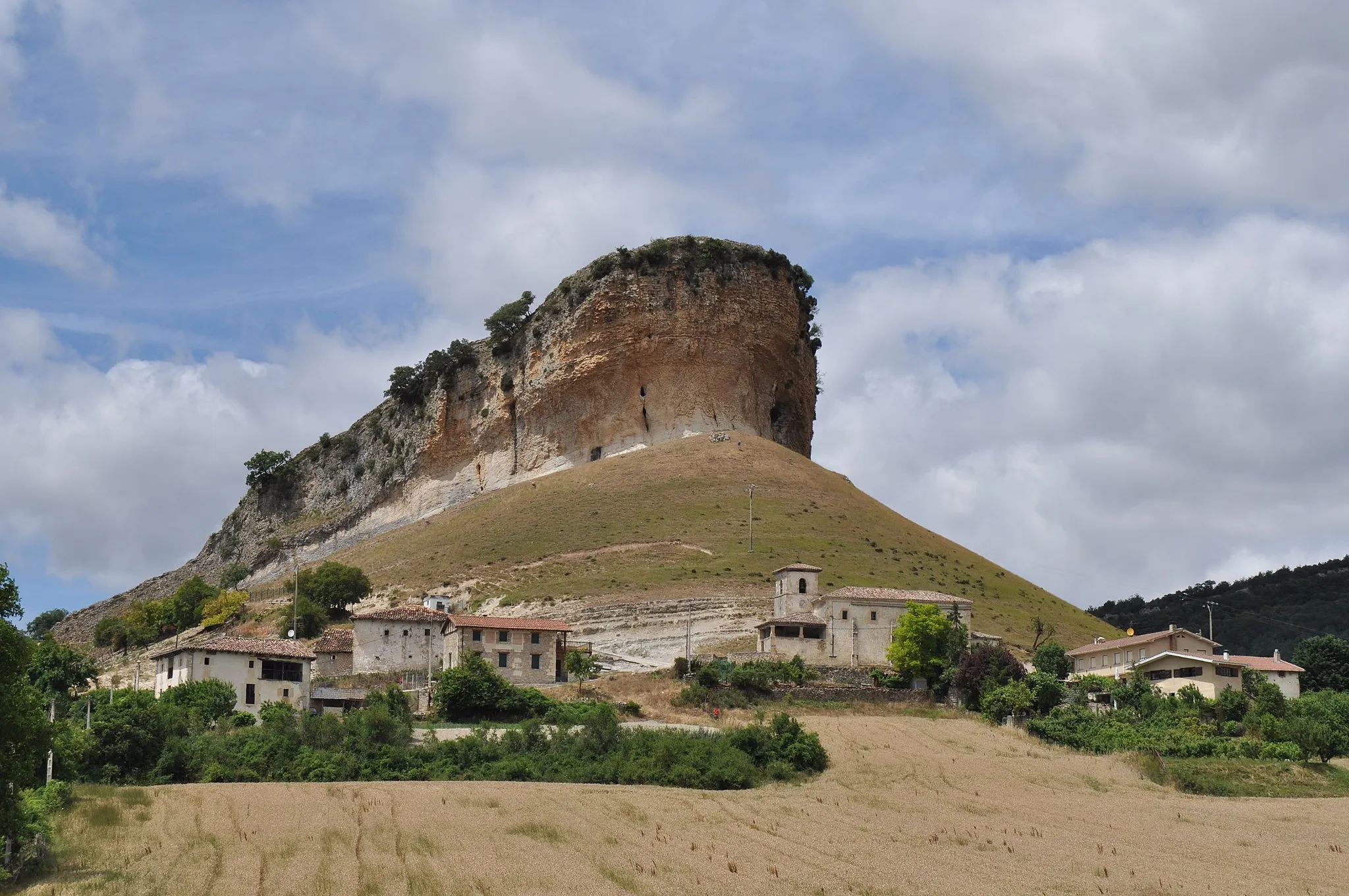 Photo showing: San Pantaleon de Losa (Valle de Losa) - 001