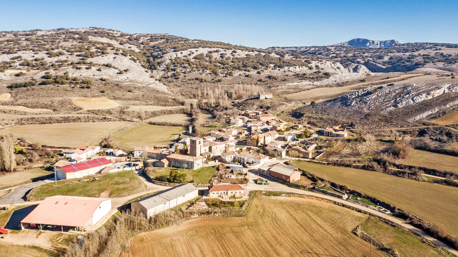 Photo showing: Cuevas de Amaya (España). Vista desde el sur.