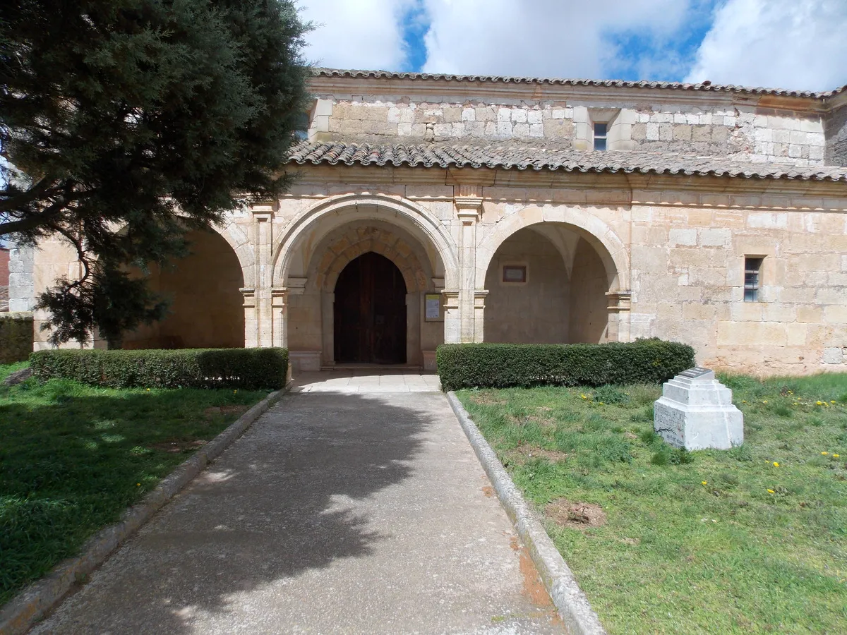 Photo showing: Atrio de la Iglesia de Guadilla de Villamar