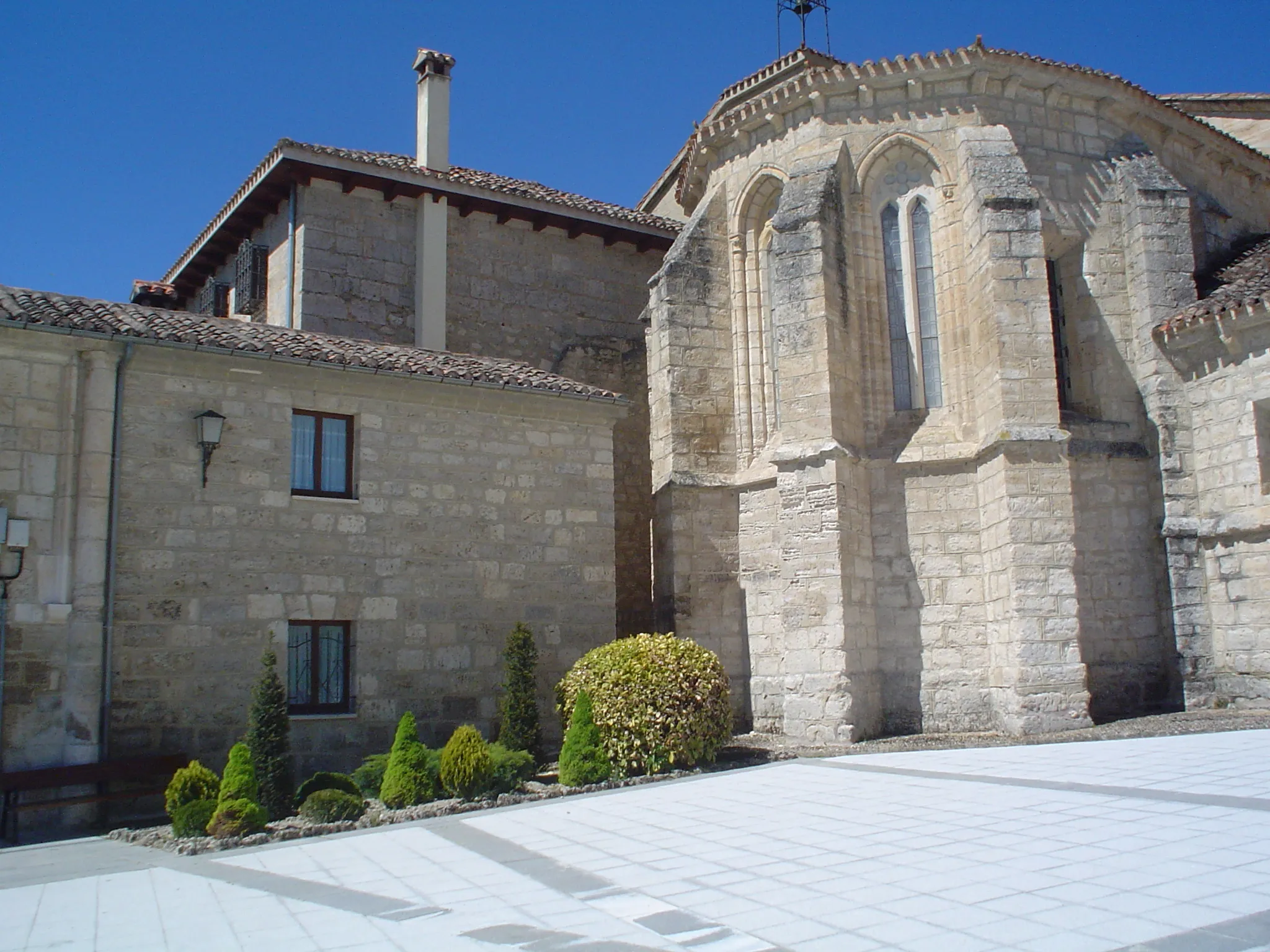 Photo showing: Exterior del Monasterio de San Salvador en Palacios de Benaver, Burgos.