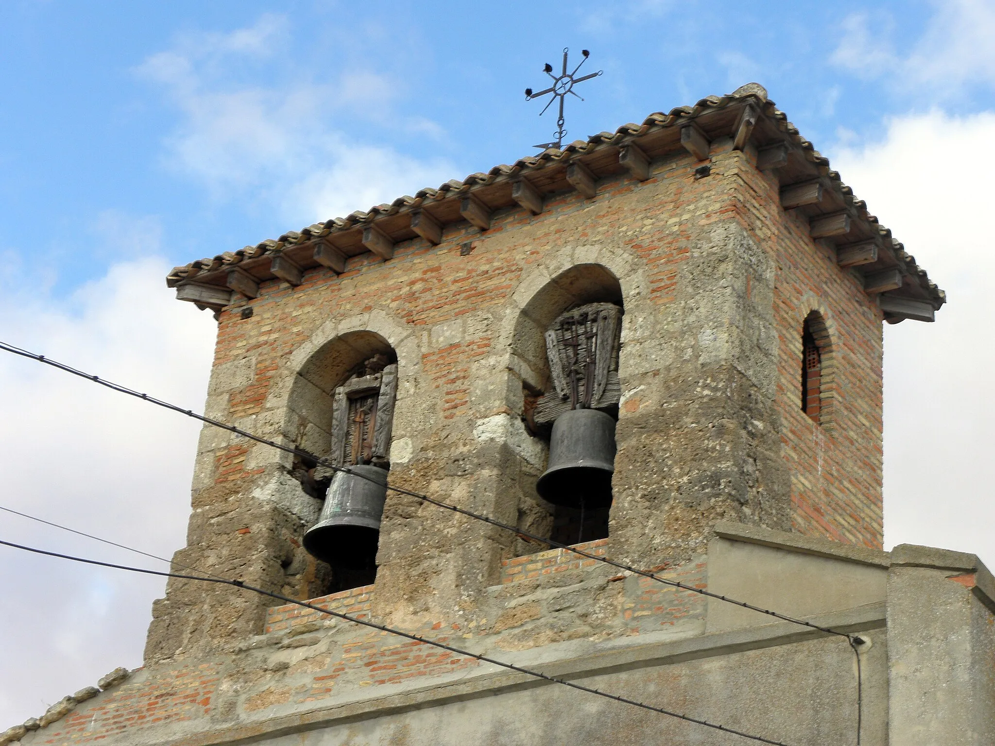 Photo showing: campanario de la iglesia de Mahallos