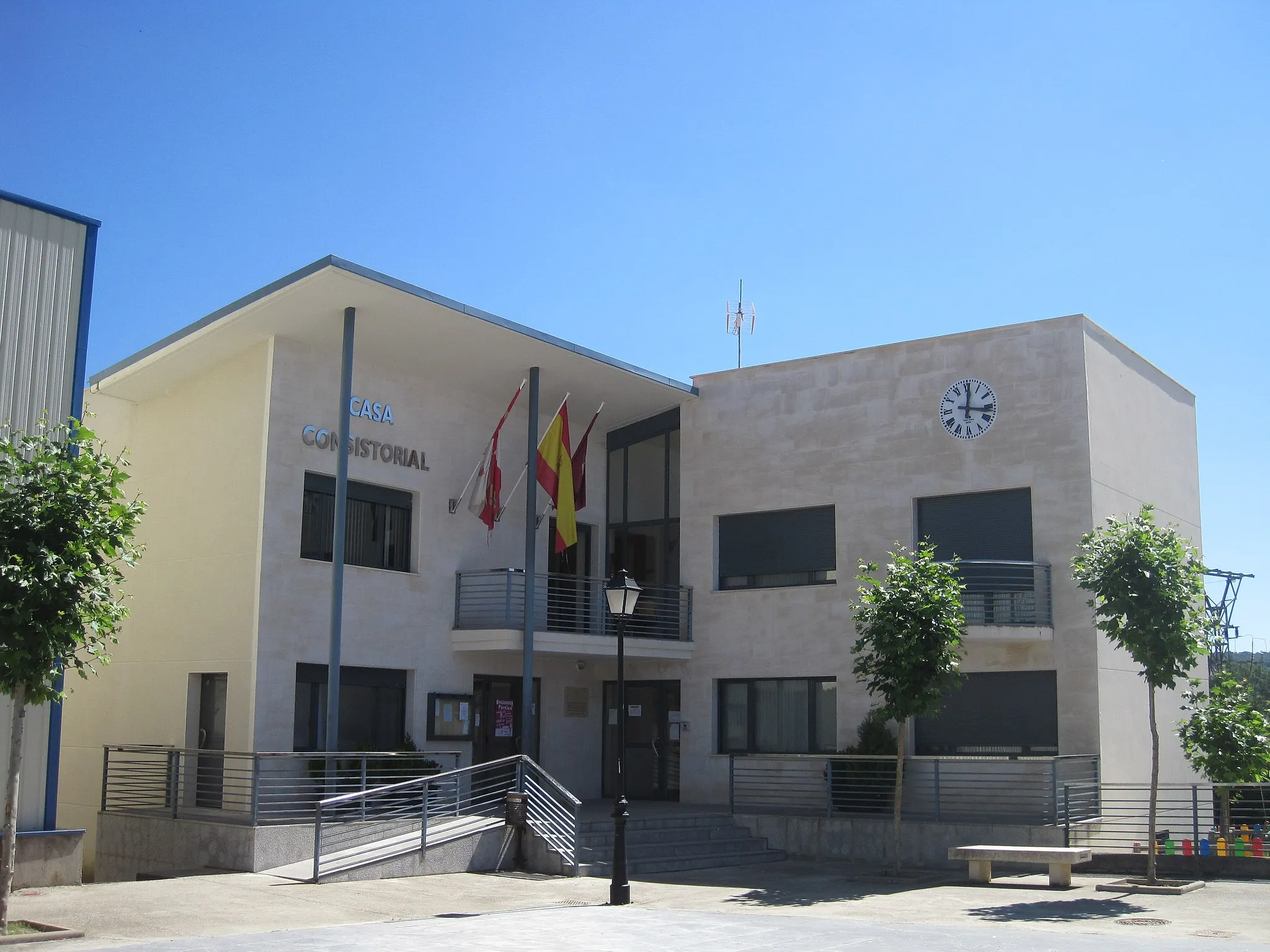 Photo showing: Vista frontal del Ayuntamiento de Montorio