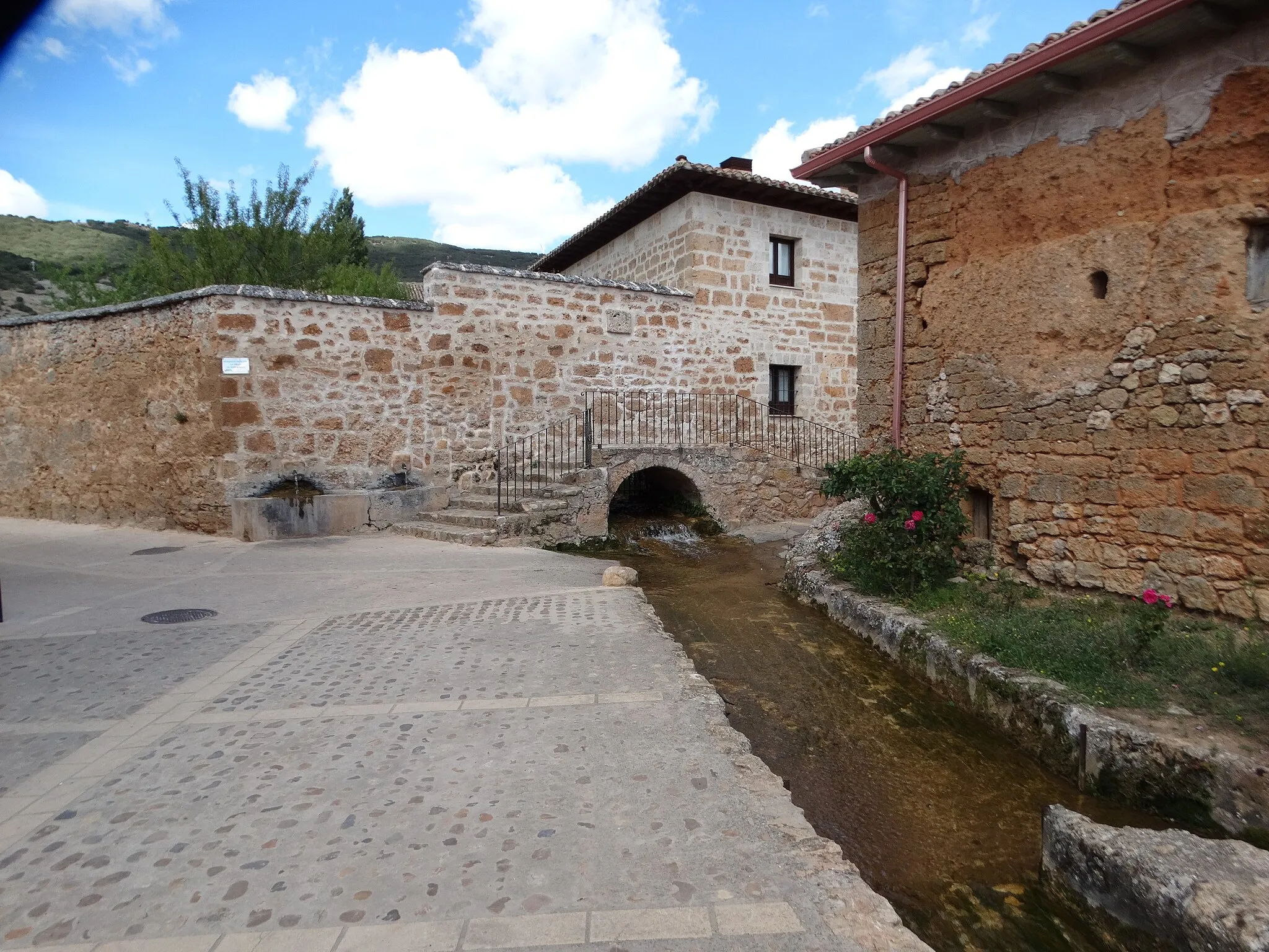 Photo showing: Alcantarilla de la Fuente.