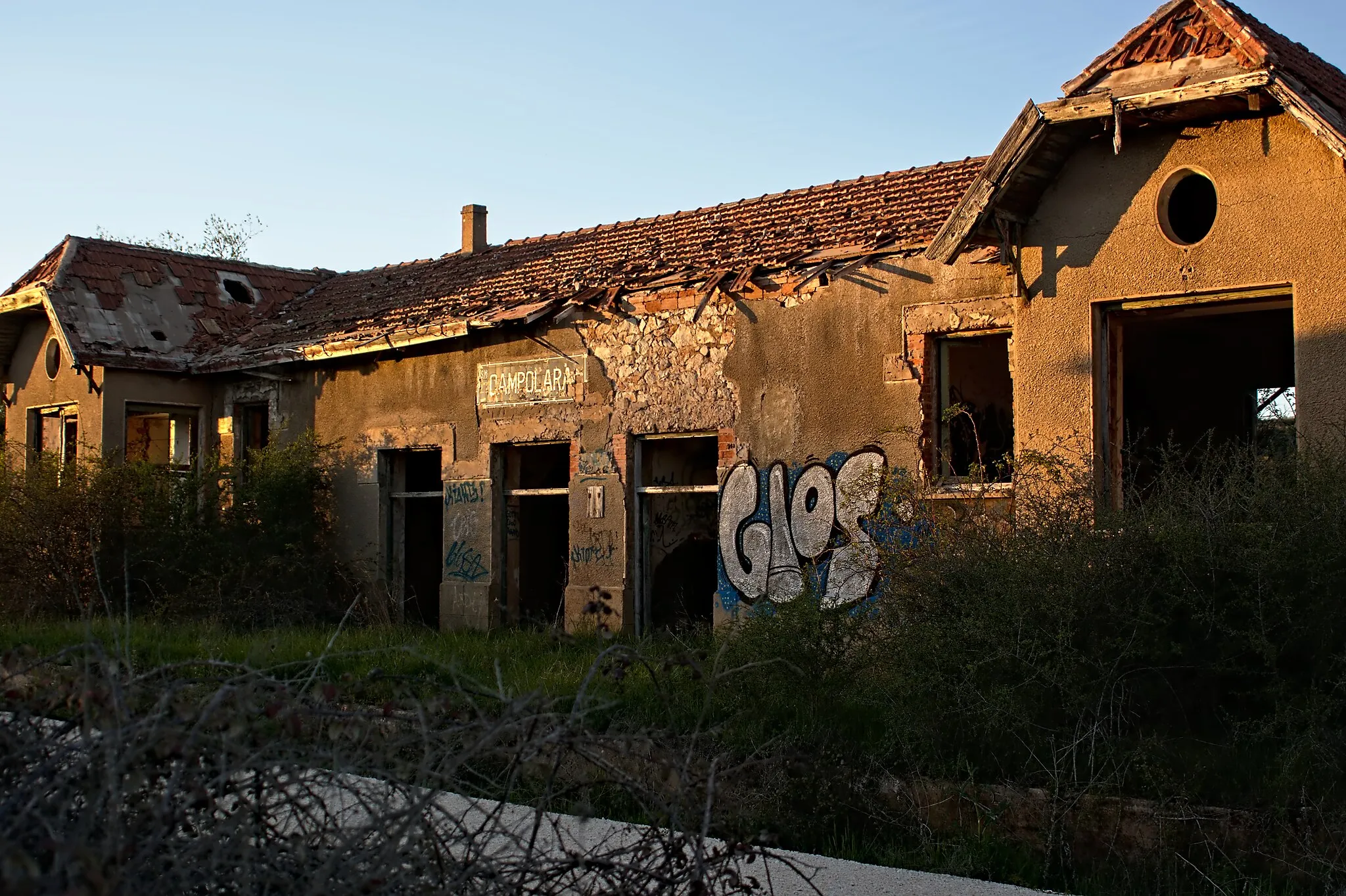 Photo showing: Estación abandonada de Campolara, Burgos.