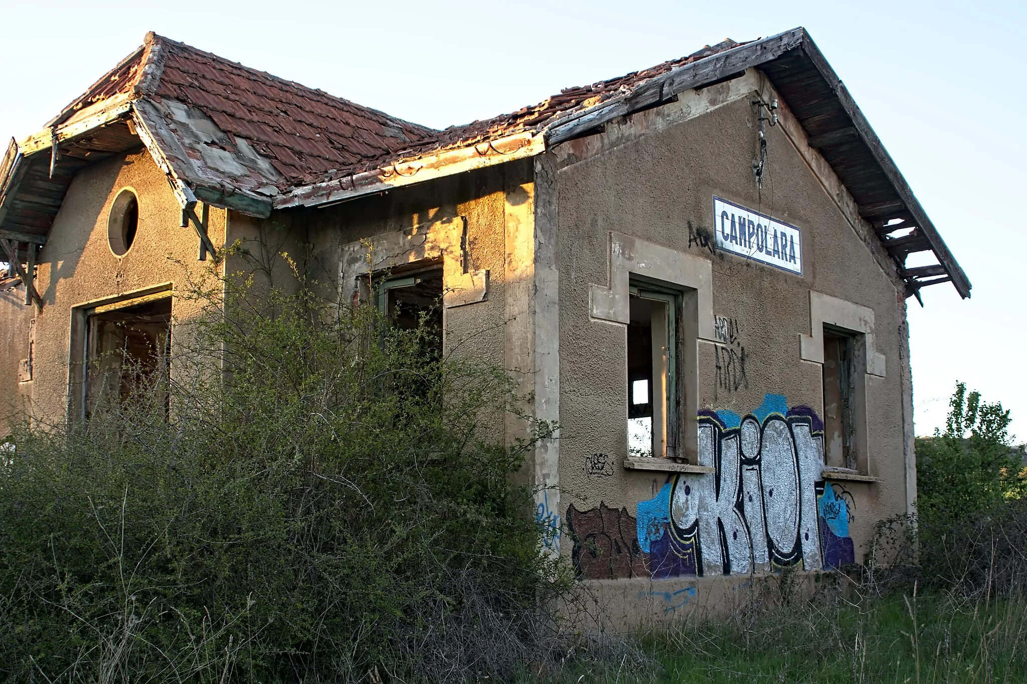 Photo showing: Estación abandonada de Campolara, Burgos.