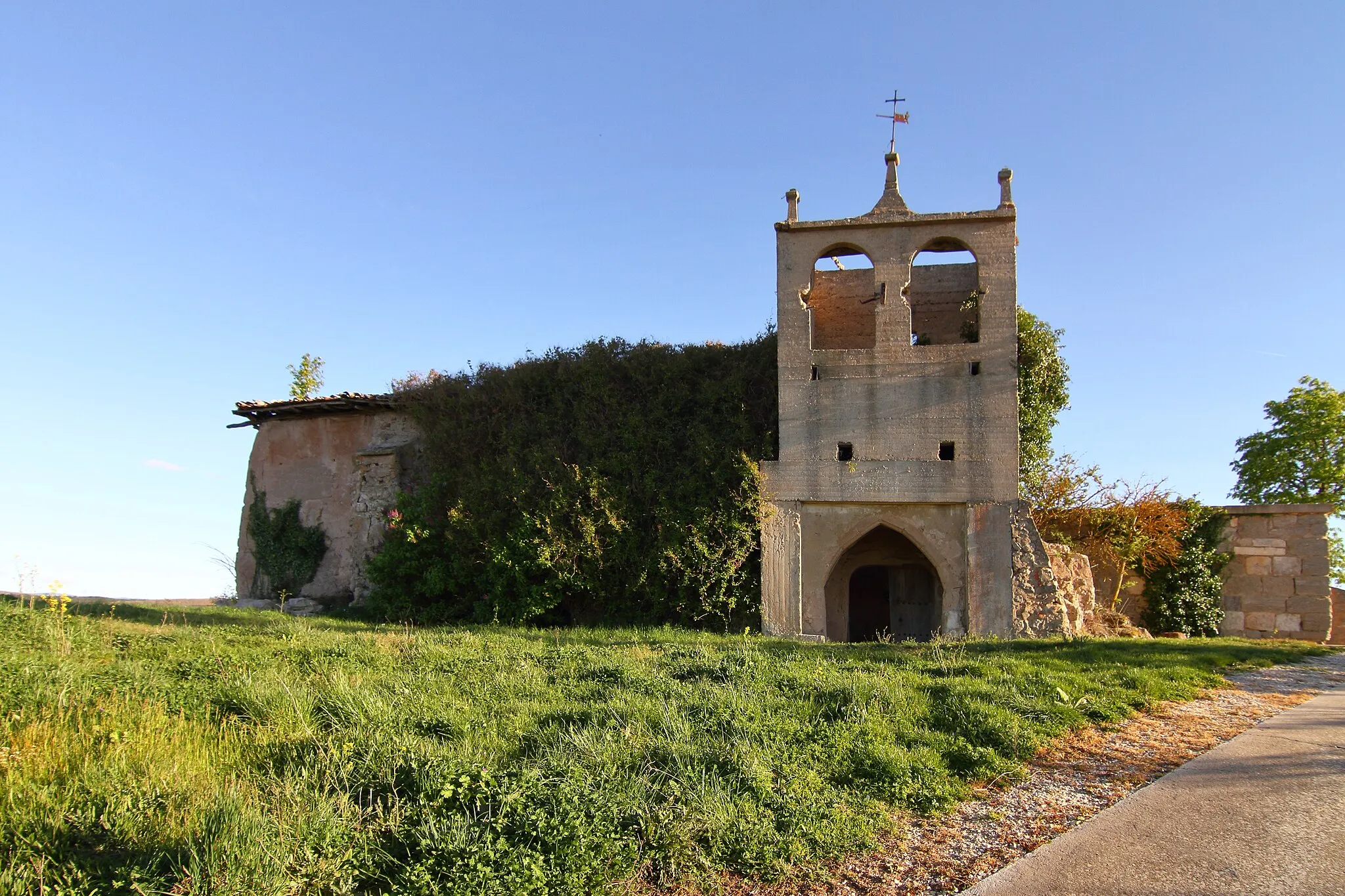 Photo showing: Cerratón de Juarros, antigua iglesia, 03