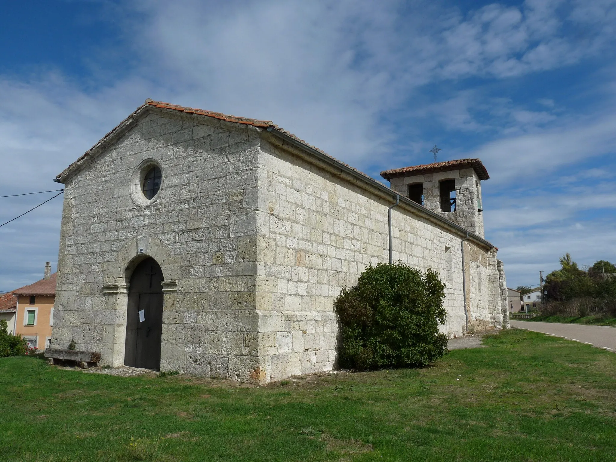Photo showing: Villaescusa la Sombría - Iglesia de San Miguel Arcángel - Pie y lateral dcho