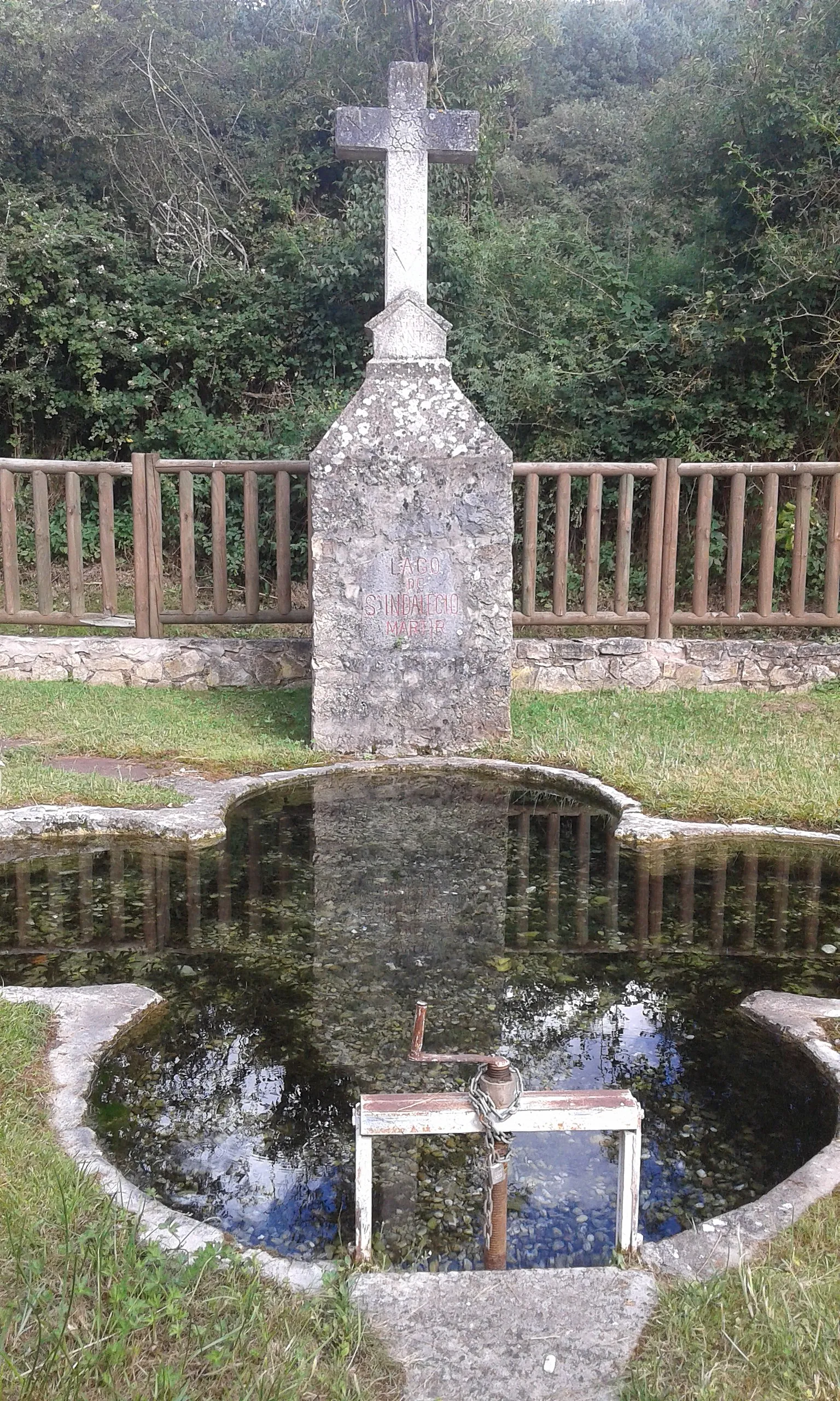 Photo showing: Fuente de San Indalecio, uno de los dos lugares que se arrogan la tradición de su martirio.