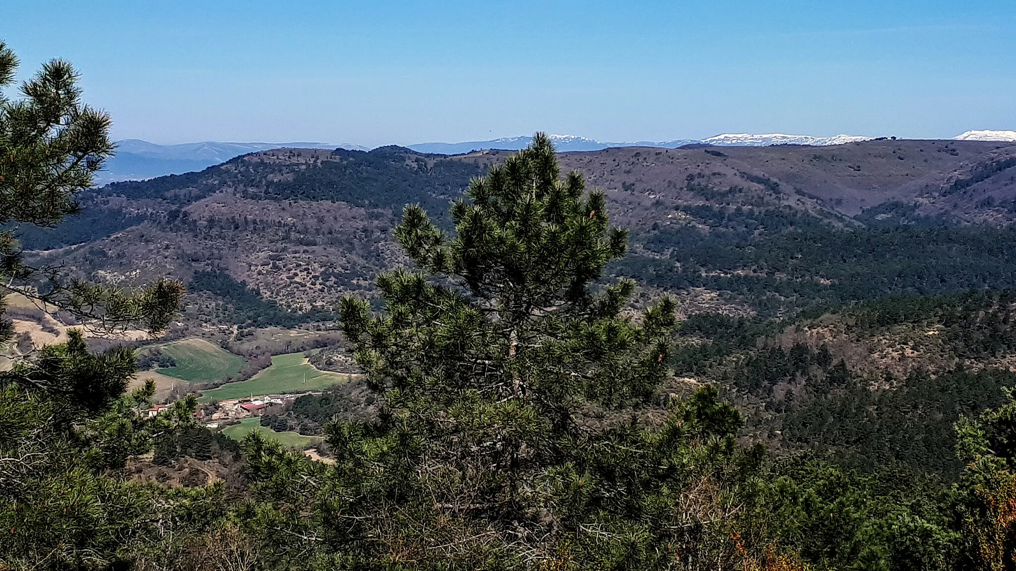 Photo showing: Panoramic view of the Villarán Town from the Pico Luzón Viewpoint.