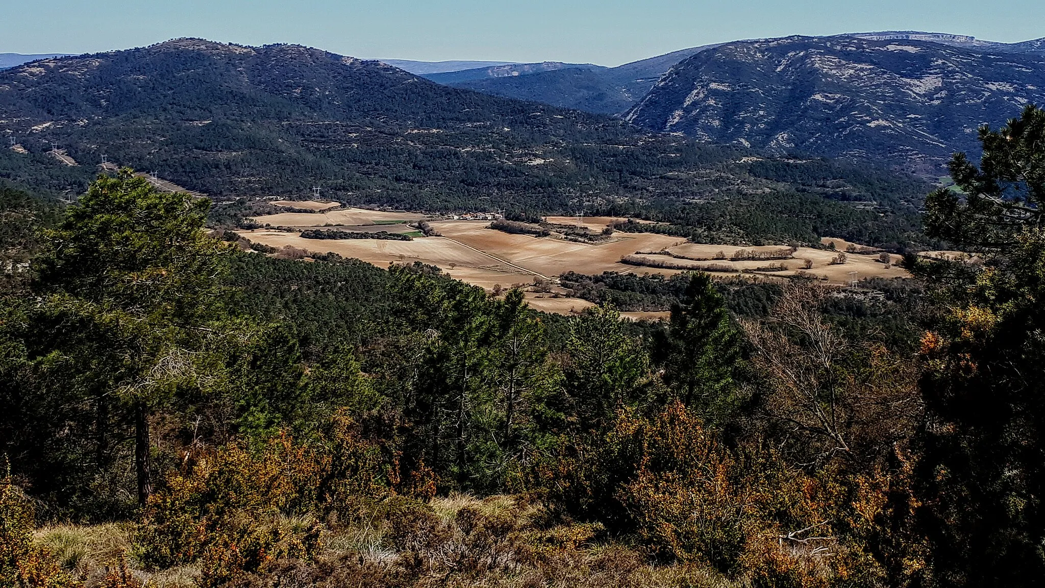 Photo showing: Panoramic view of the Tobalina Valley from the Pico Luzón Viewpoint.