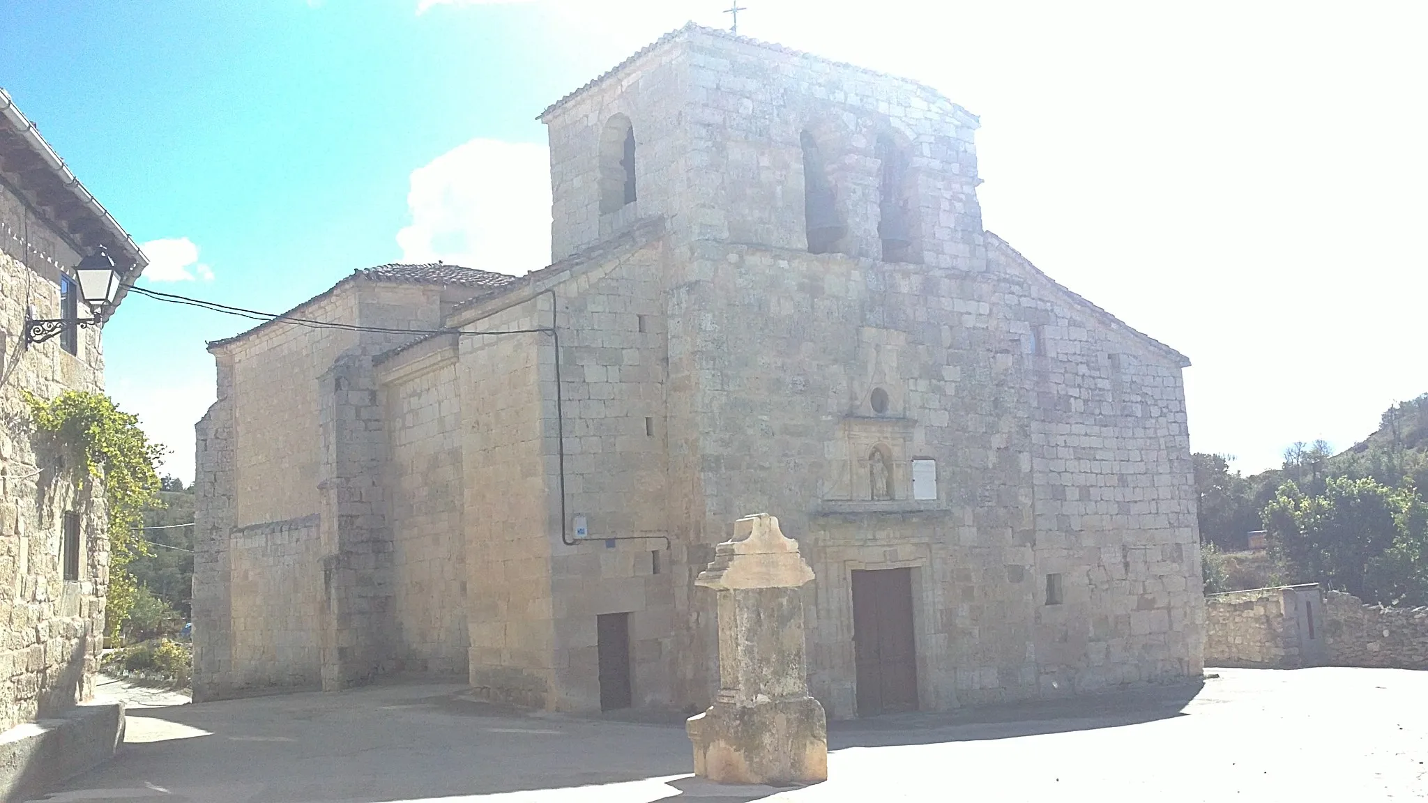 Photo showing: Vista de la plaza de la Iglesia de San Esteban Protomartir