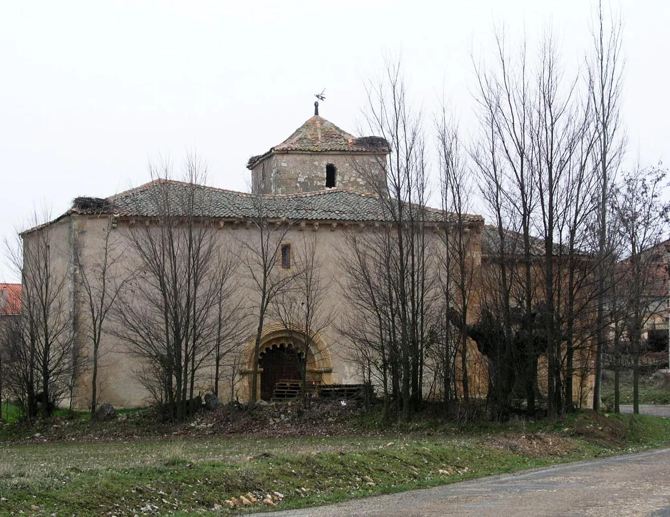 Photo showing: Iglesia in the small village of Sotillo, near Sepúlveda, Spain.

The picture was taken the 28th December 2003 by Håkan Svensson, (Xauxa).