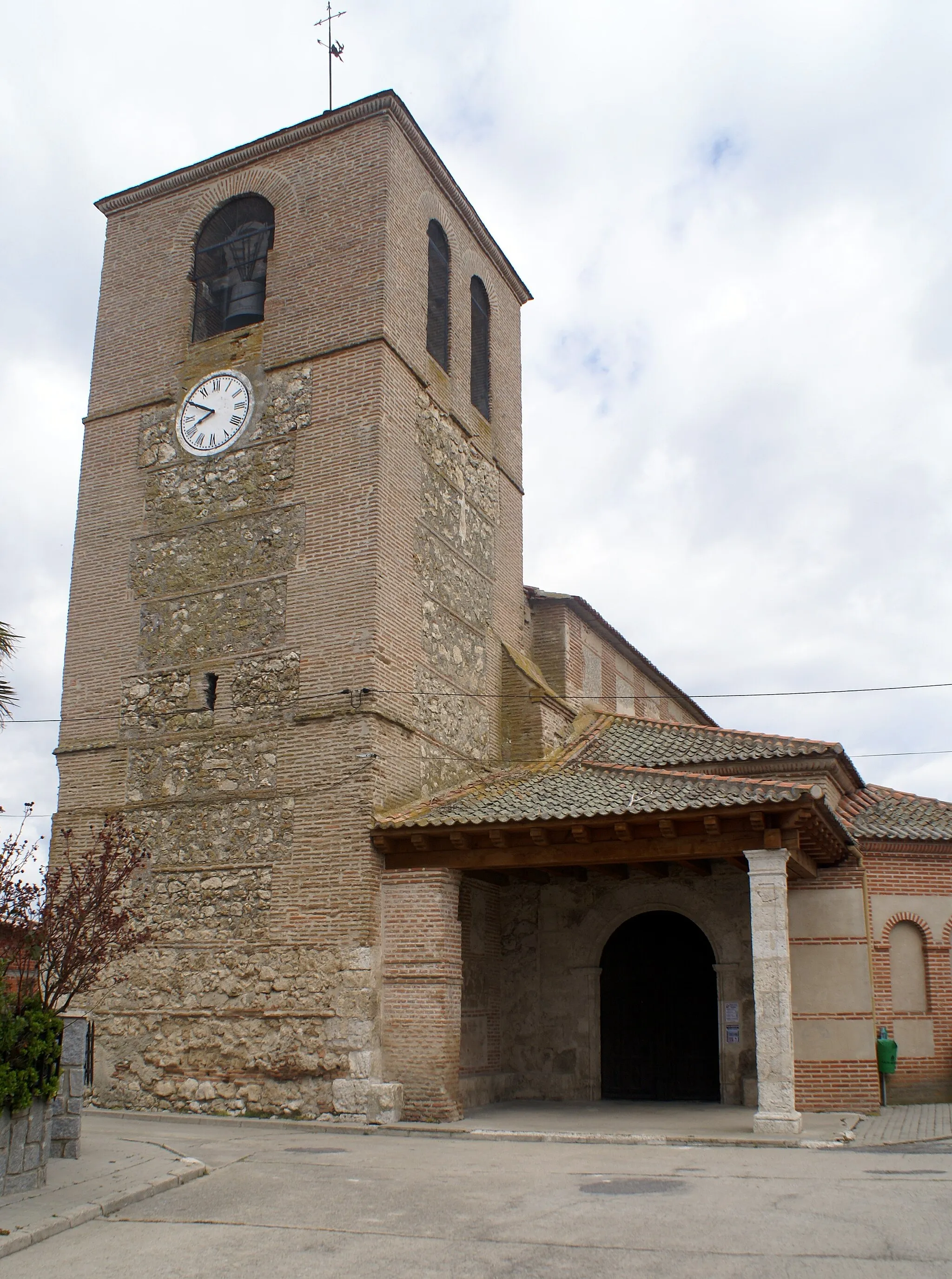 Photo showing: Church of St. Peter the Apostle, Villeguillo, Segovia, Spain.