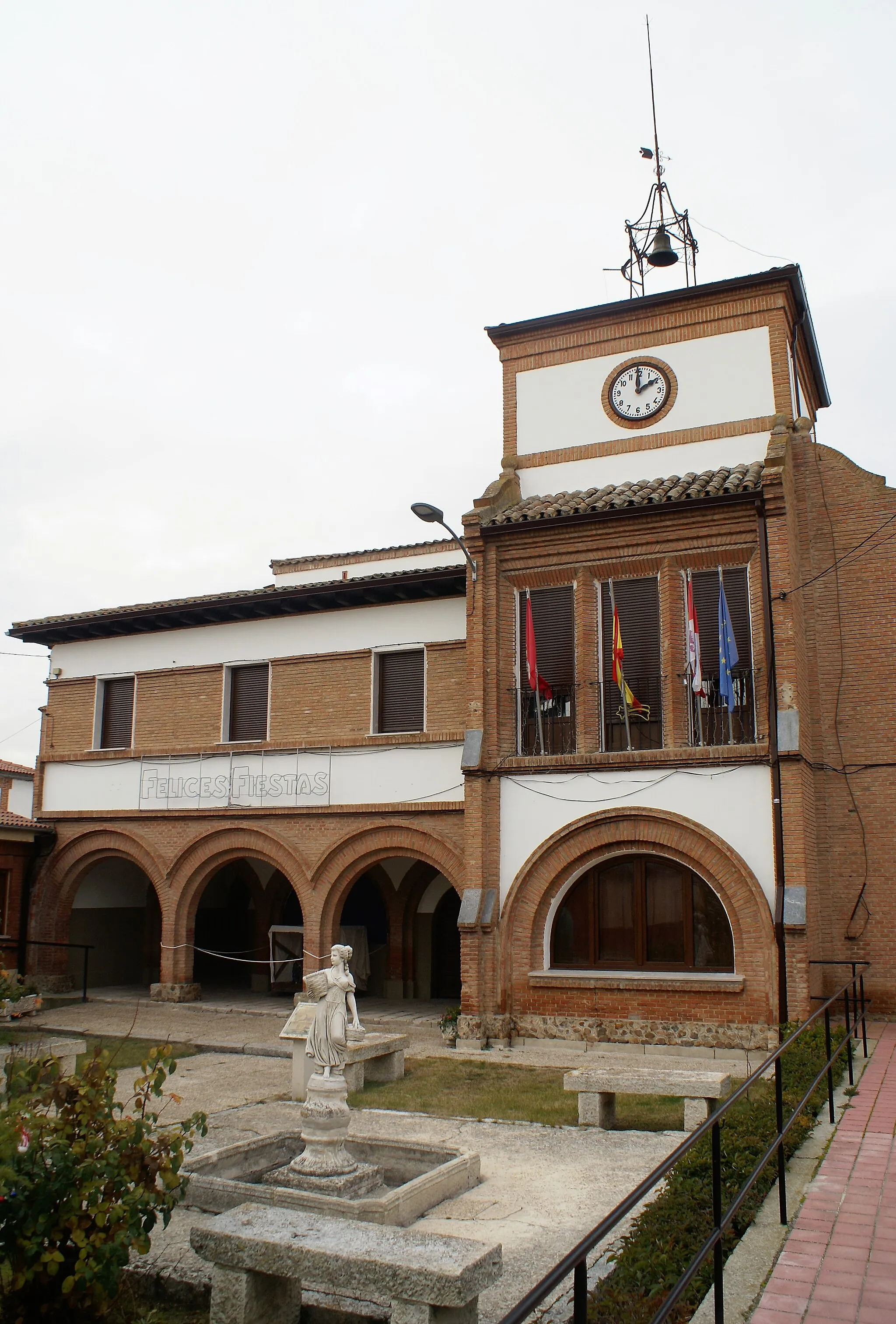 Photo showing: Town hall of Fresneda de Cuéllar, Segovia, Spain.