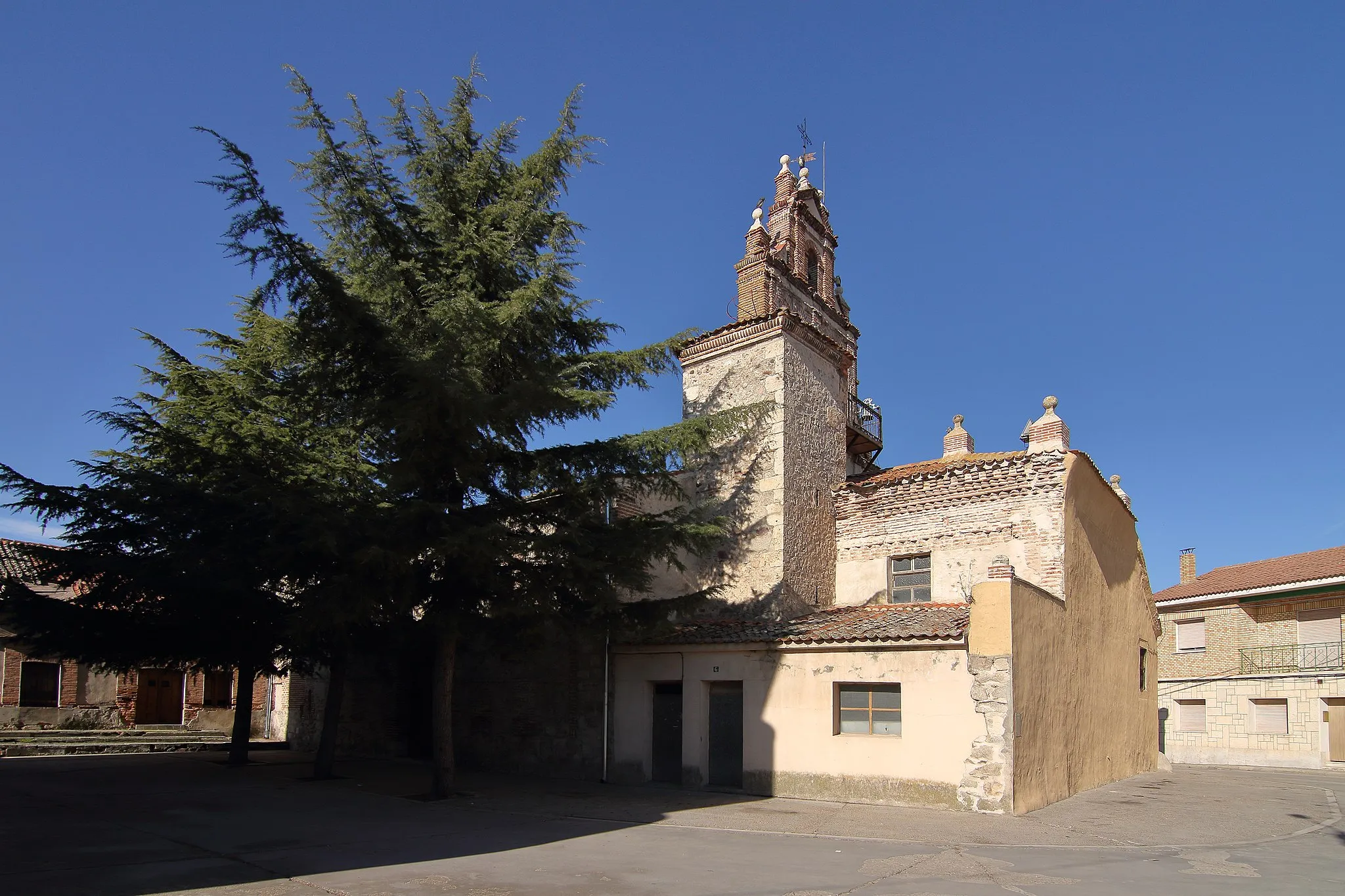 Photo showing: Gomezserracín, Iglesia de Santa María Magdalena