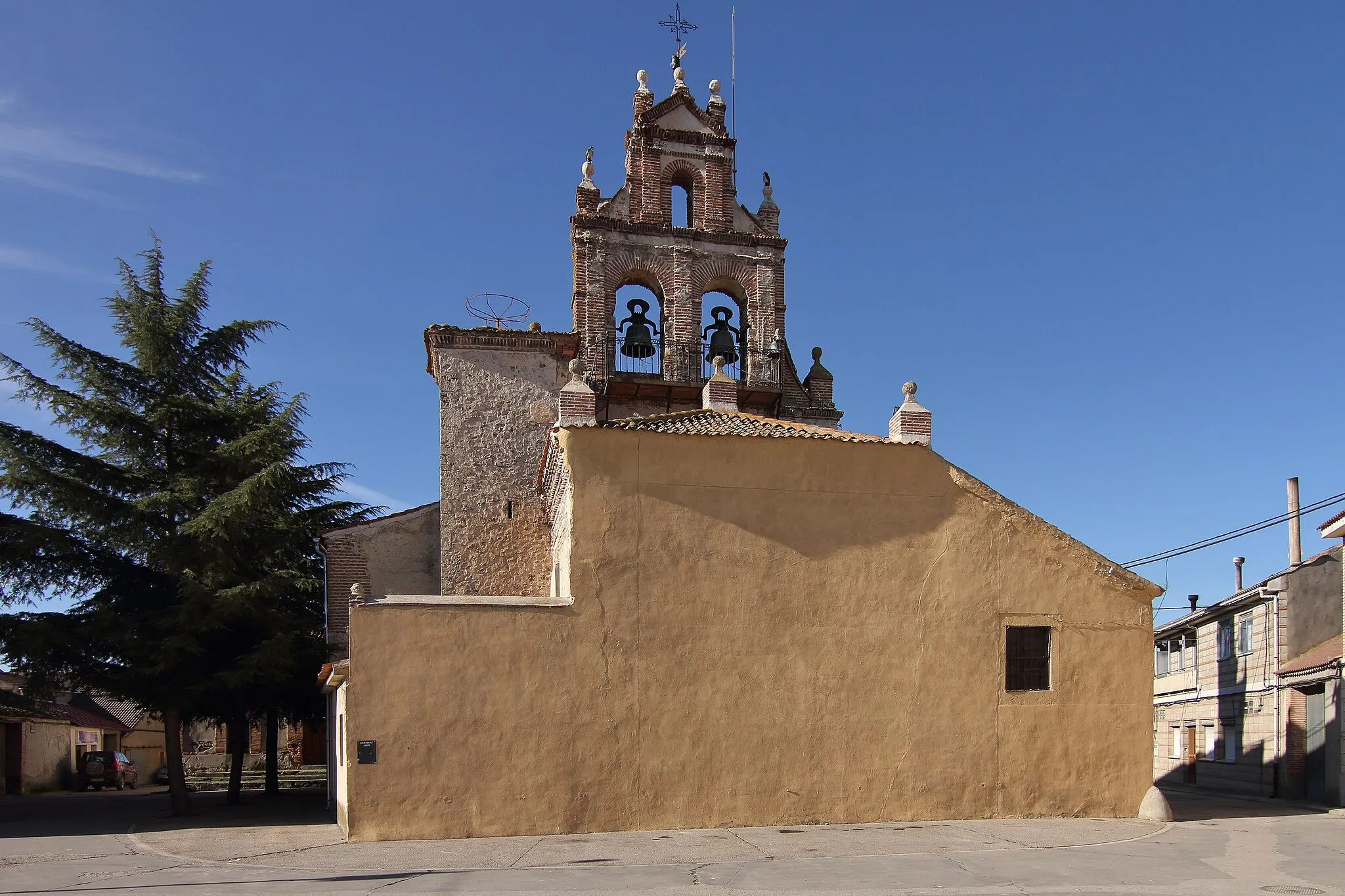 Photo showing: Gomezserracín, Iglesia de Santa María Magdalena, espadaña