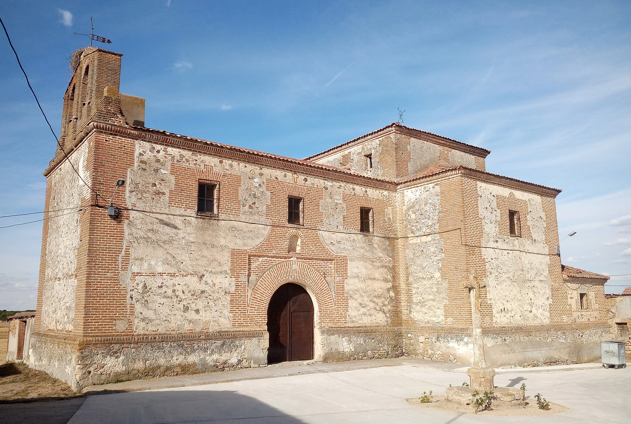 Photo showing: Church of St Martin of Tours, San Martín, San Martín y Mudrián, Segovia, Spain.