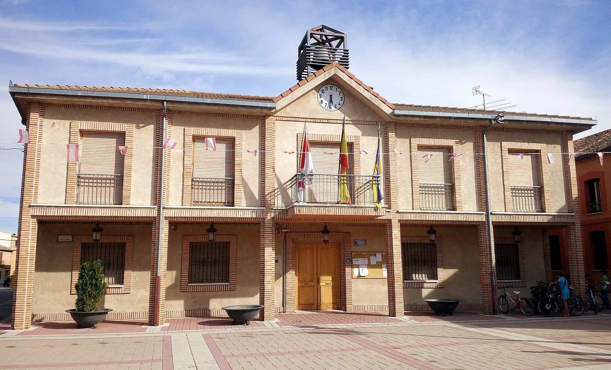 Photo showing: Town hall in Navalmanzano, Segovia, Spain.