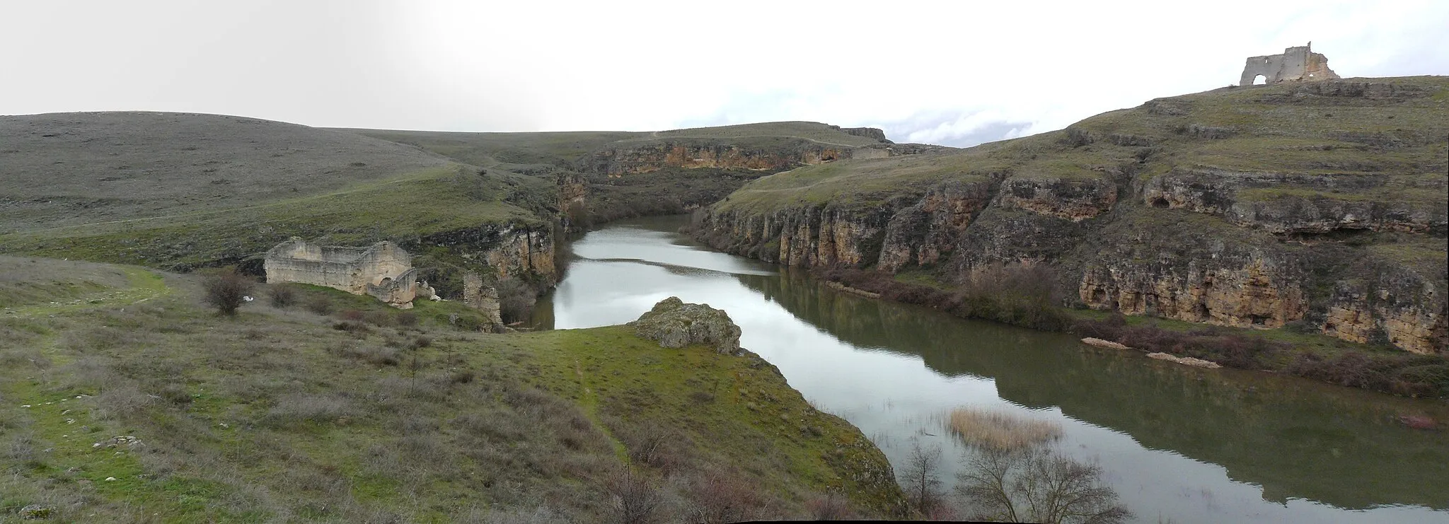 Photo showing: Ruins of Romanesque hermitages on the river Duratón, near San Miguel de Bernuy (province of Segovia, Spain).