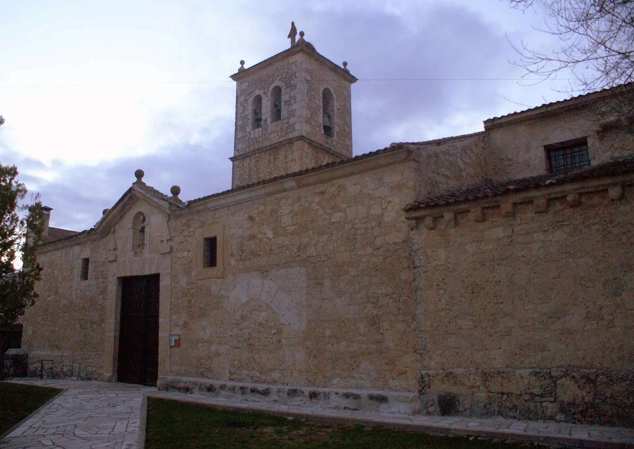 Photo showing: Church of Fuentepiñel, Segovia, Spain.