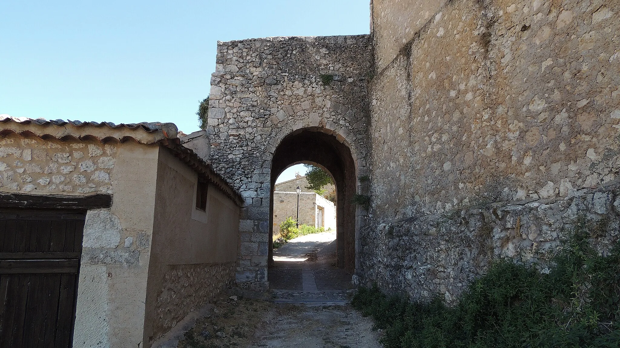 Photo showing: Puerta del Barrio en Maderuelo