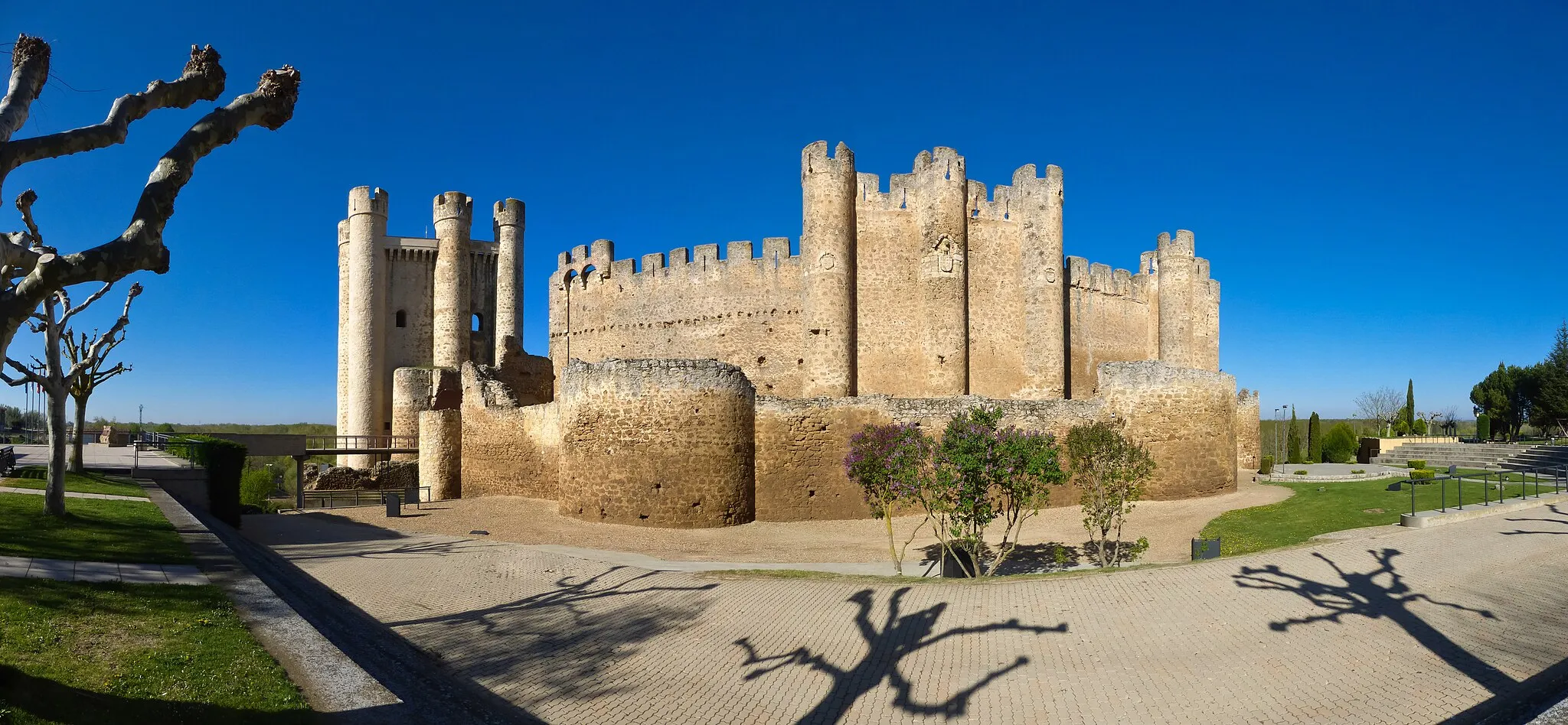 Photo showing: Castillo de Valencia de Don Juan