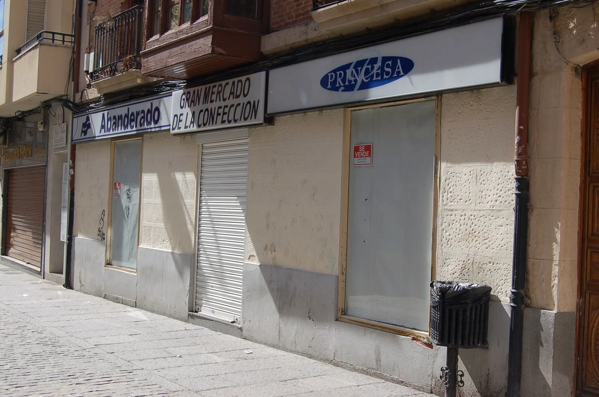 Photo showing: Tenda de lencería Abanderado e Princesa en Aranda de Duero