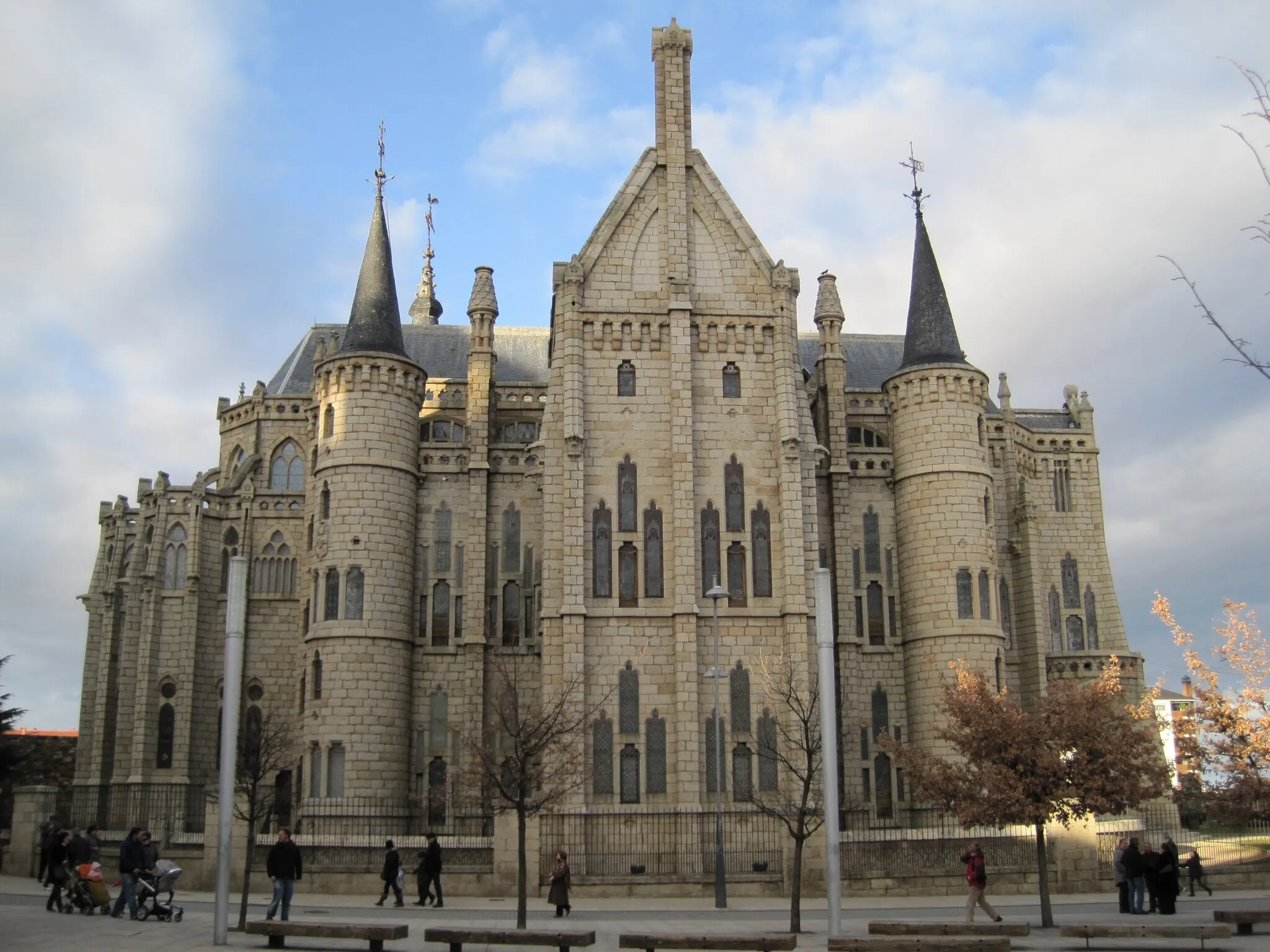 Photo showing: Vista lateral del Palacio Episcopal de Astorga (León, España).