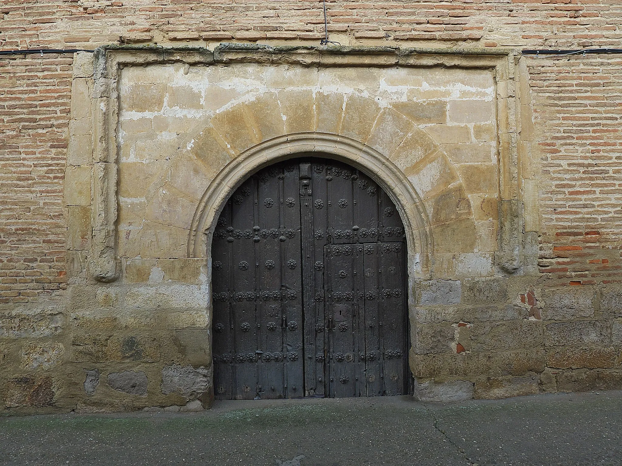 Photo showing: Portada de entrada a la iglesia conventual.