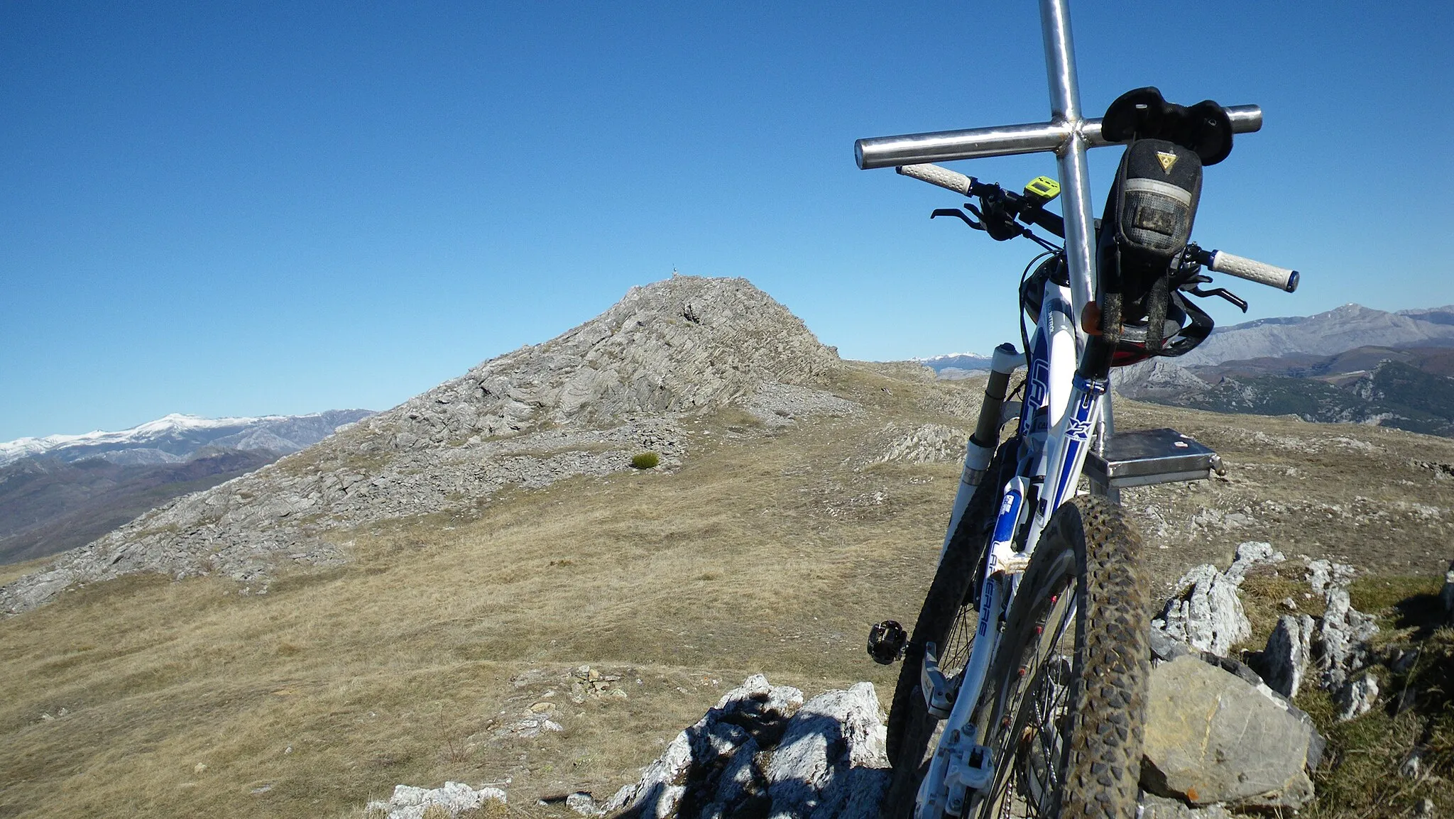 Photo showing: sobre la loma sur del Fontañán