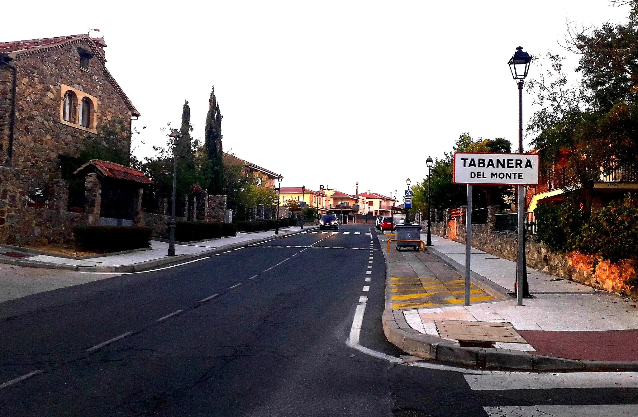 Photo showing: Entrada a Tabanera del Monte desde Palazuelos de Eresma (Segovia)