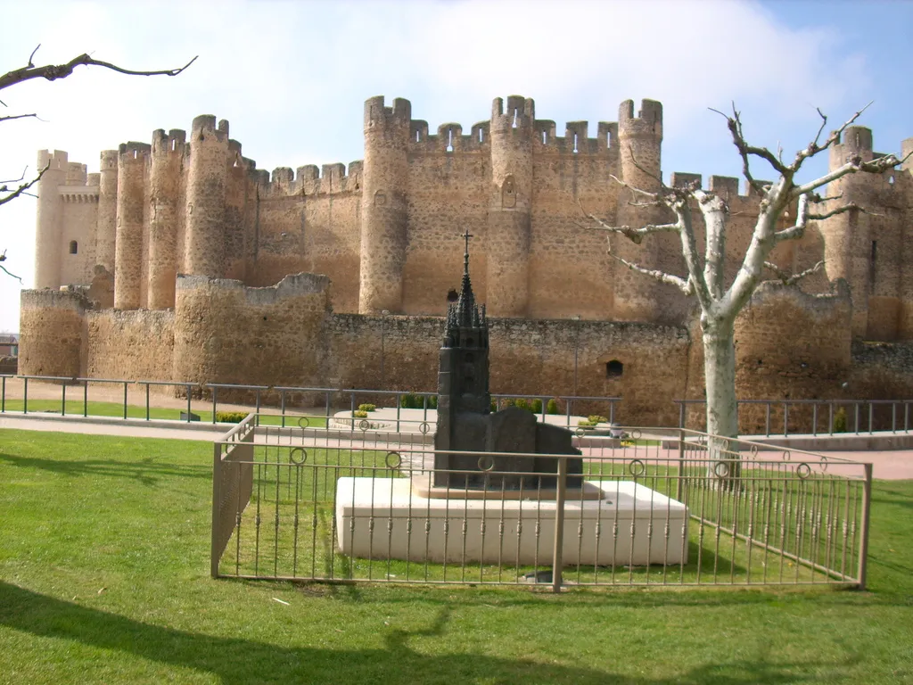 Photo showing: Castillo de Coyanza, León, País Leonés.