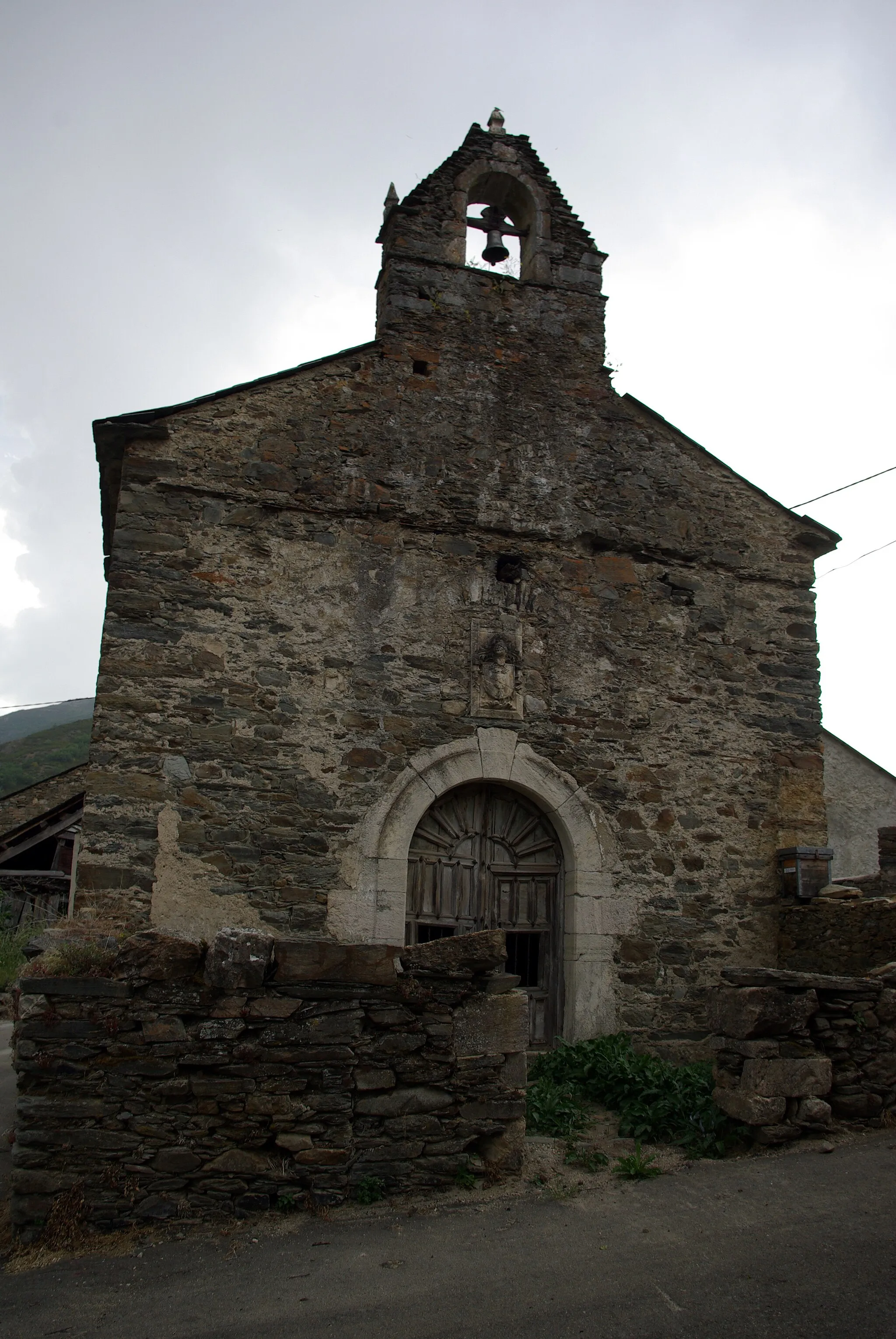 Photo showing: Church in Barrio de la Puente (Murias de Paredes, León, Spain)