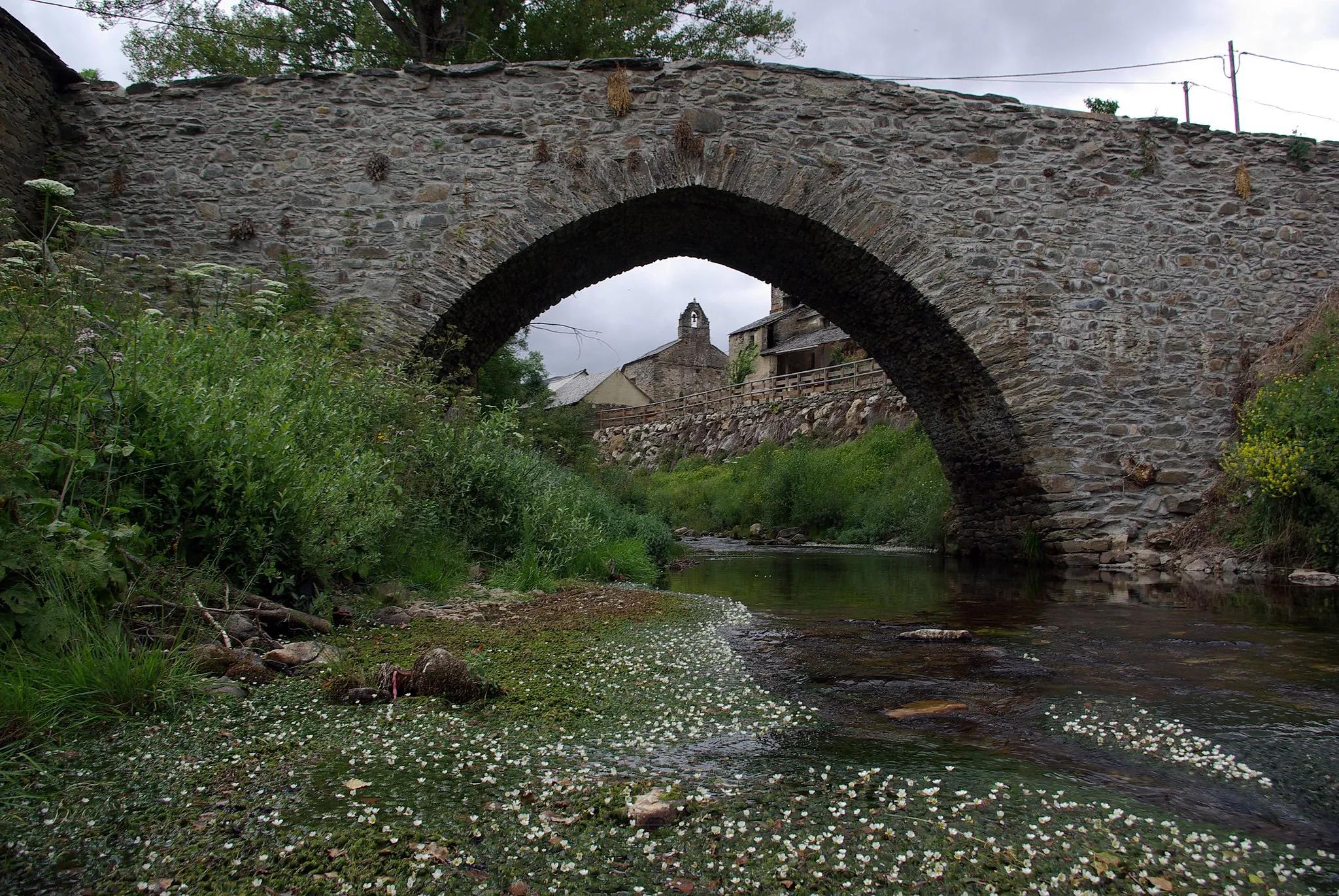 Photo showing: Medieval bridge in Barrio de la Puente (Murias de Paredes, León, Spain)