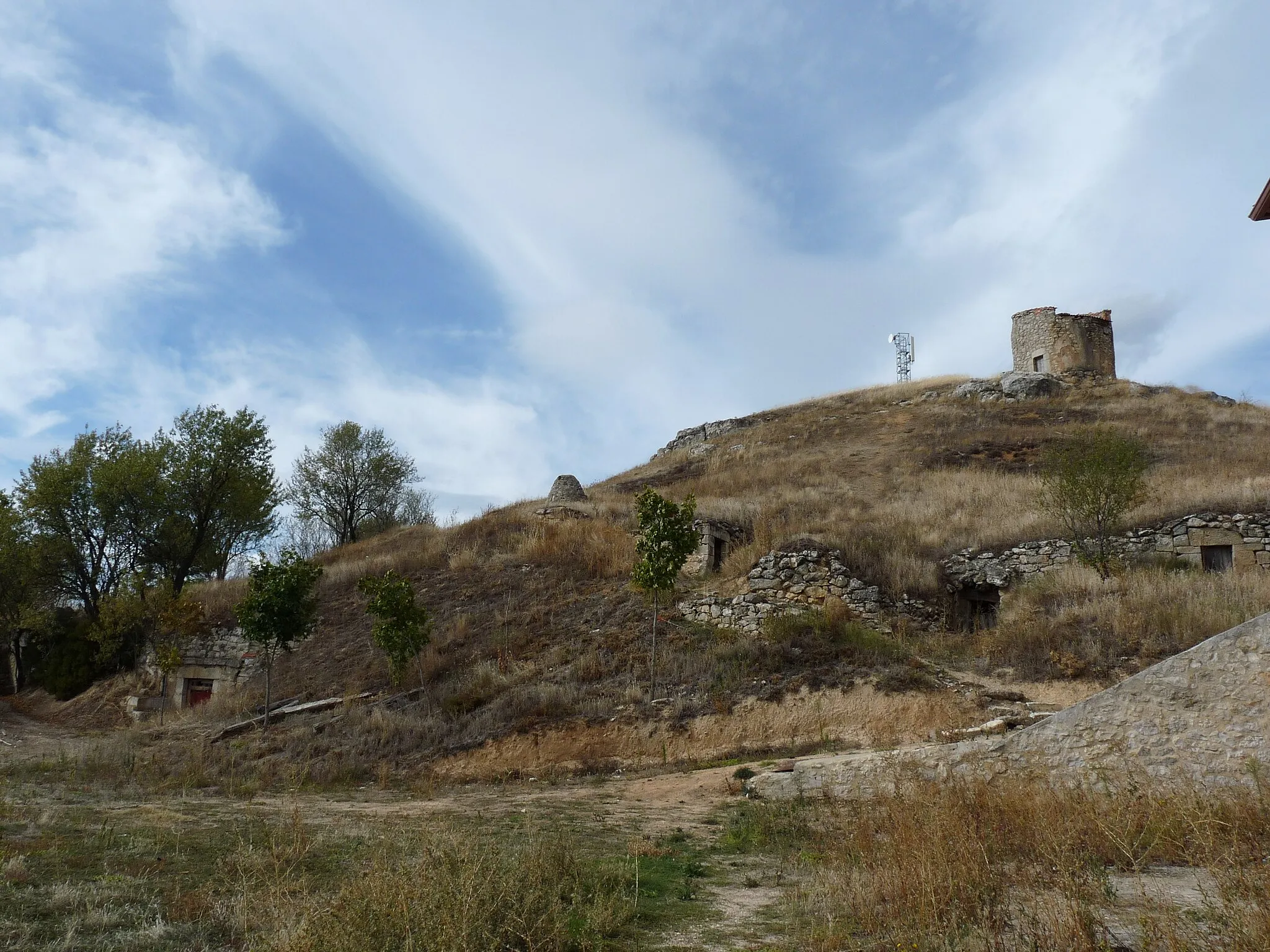 Photo showing: Valdeande - Bodegas y palomar