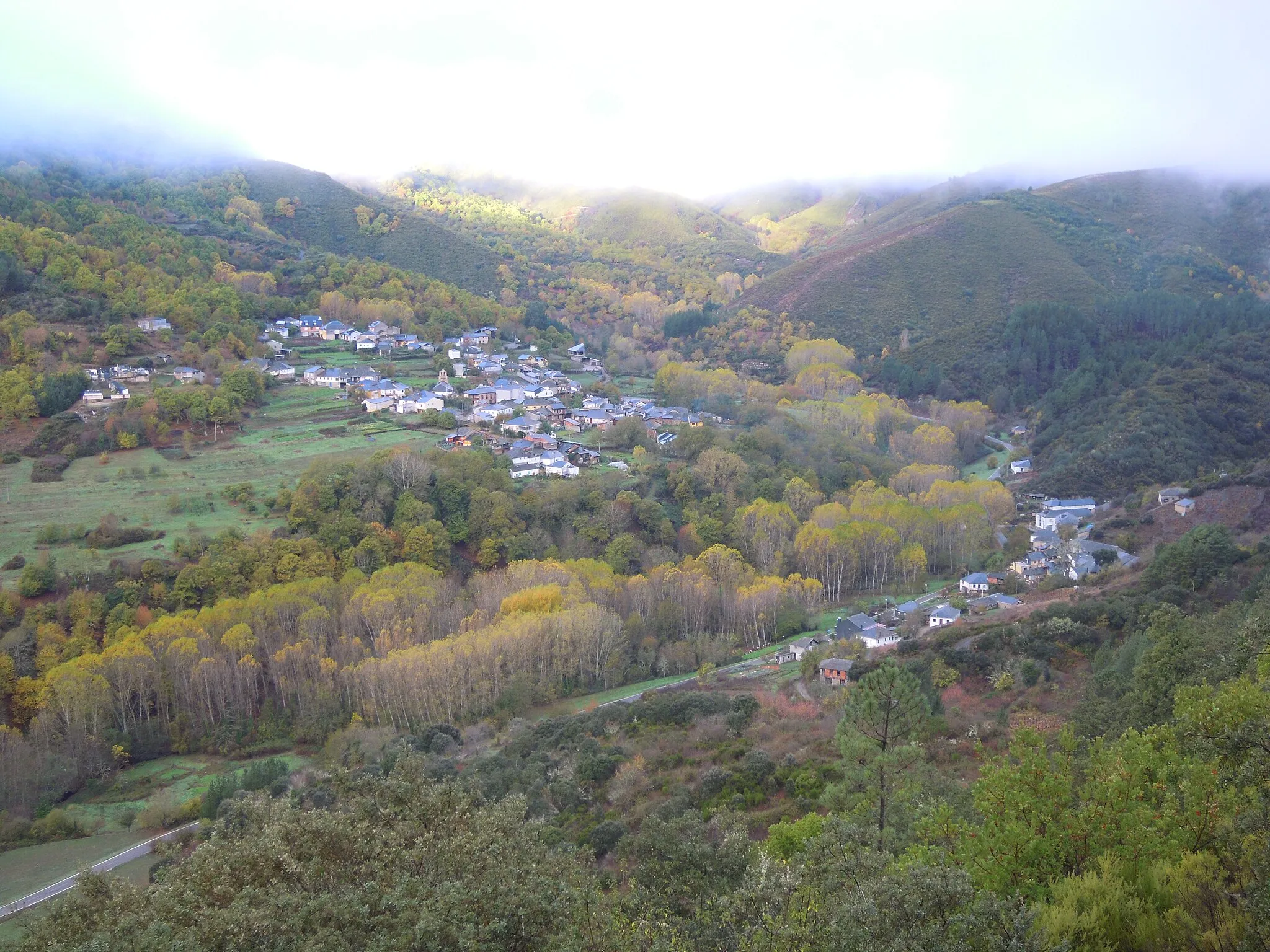 Photo showing: Vista xeral de Oulego (Rubiá)