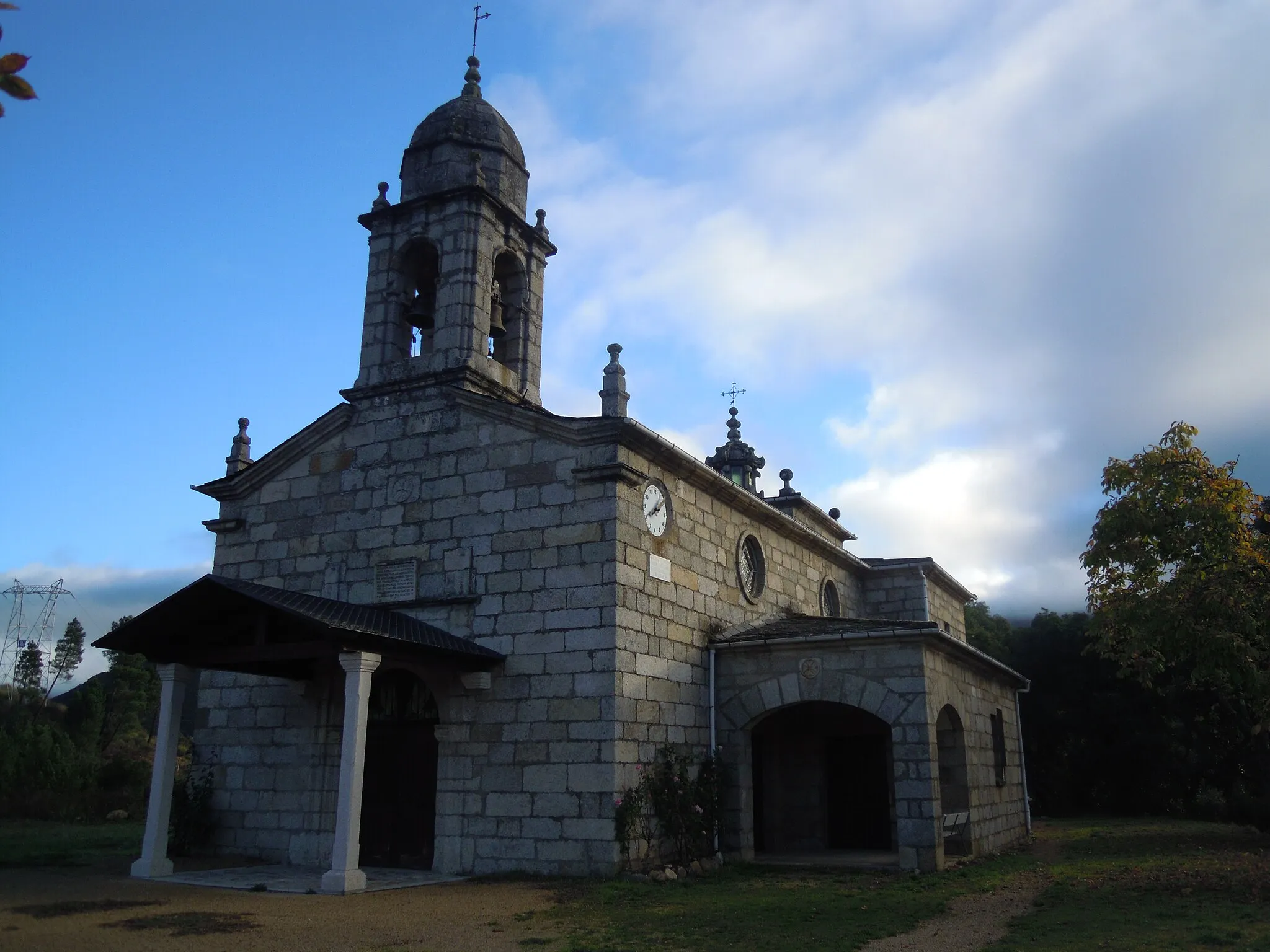 Photo showing: Igrexa parroquial da Veiga de Cascallá (Rubiá), antiga igrexa da Alberguería (A Veiga)