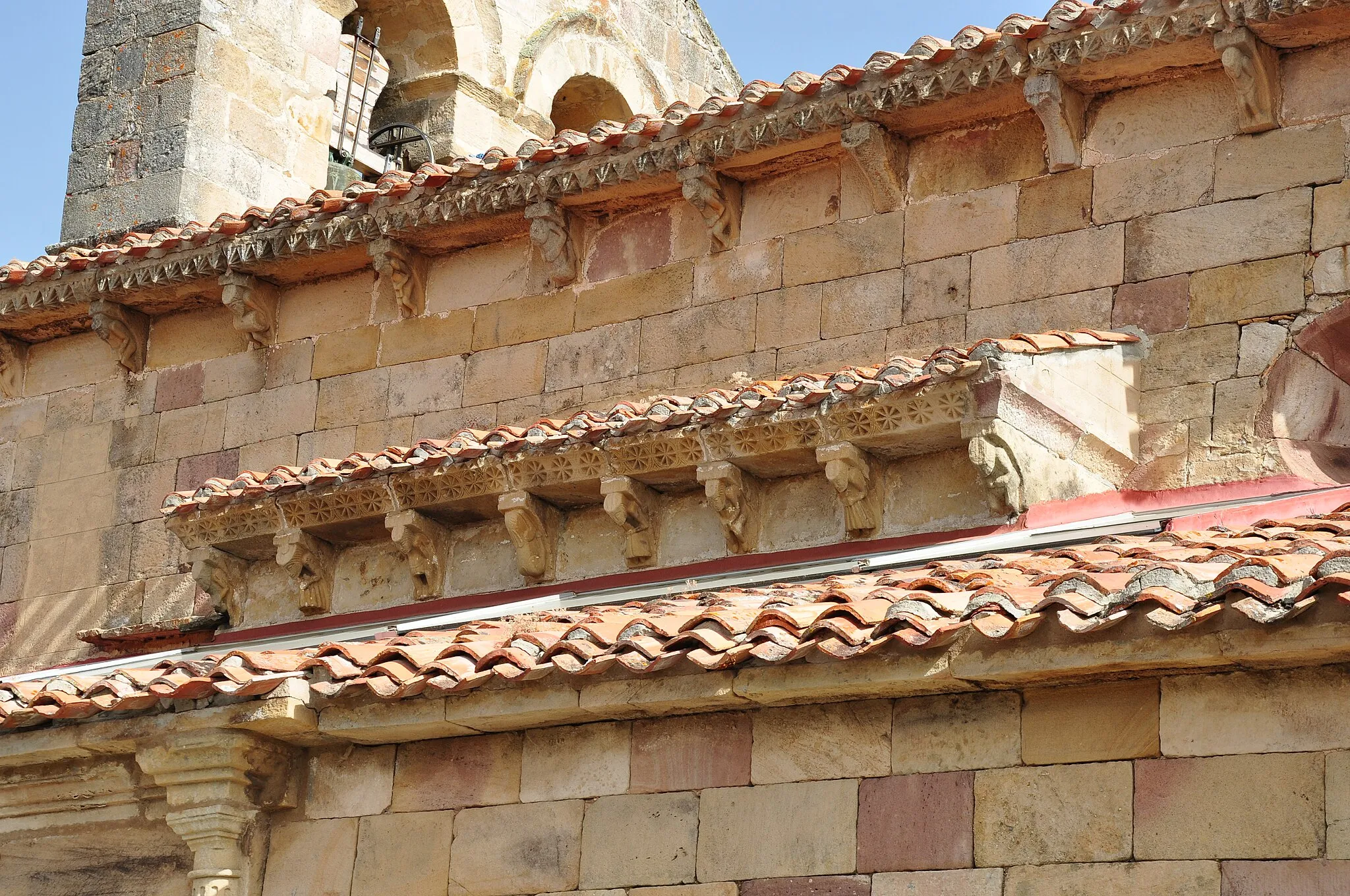 Photo showing: church of Revilla de Santullan, Palencia, Spain