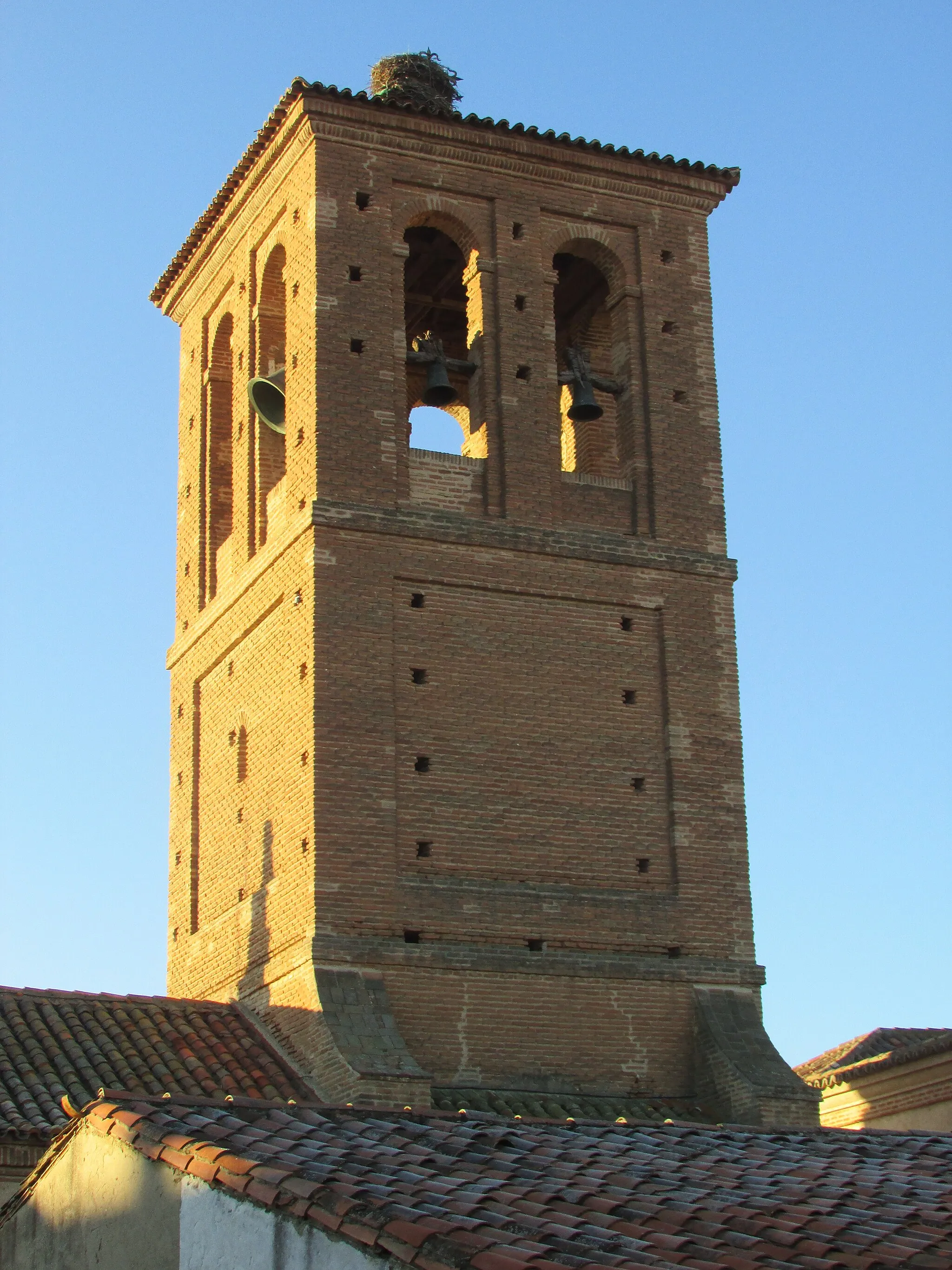 Photo showing: The bell tower of the Iglesia-Museo San Antolín in the town of Tordesillas in the province of Valladolid, Castile and León, Spain