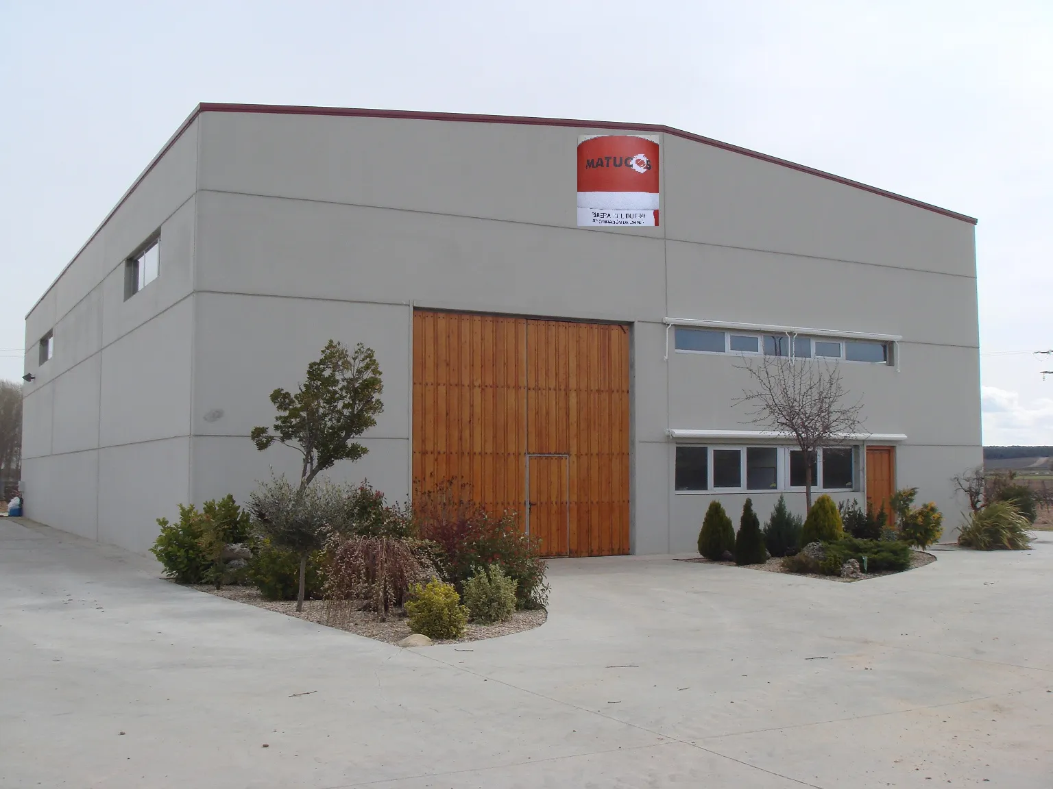 Photo showing: Fachada de la bodega Matucos dentro del término de San Martín de Rubiales