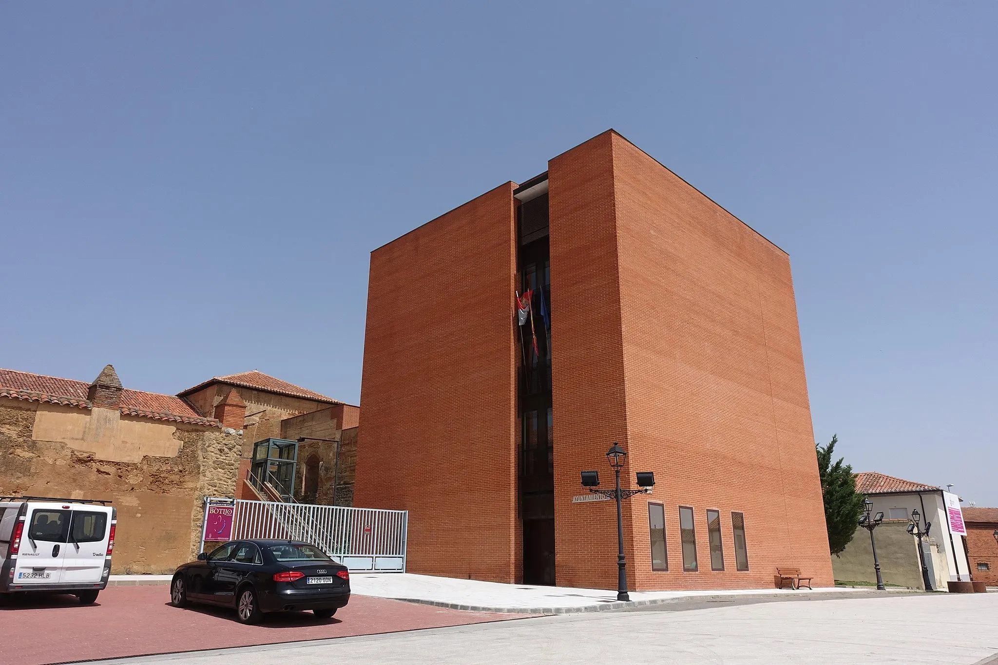 Photo showing: Casa consistorial de Toral de los Guzmanes (León, España).