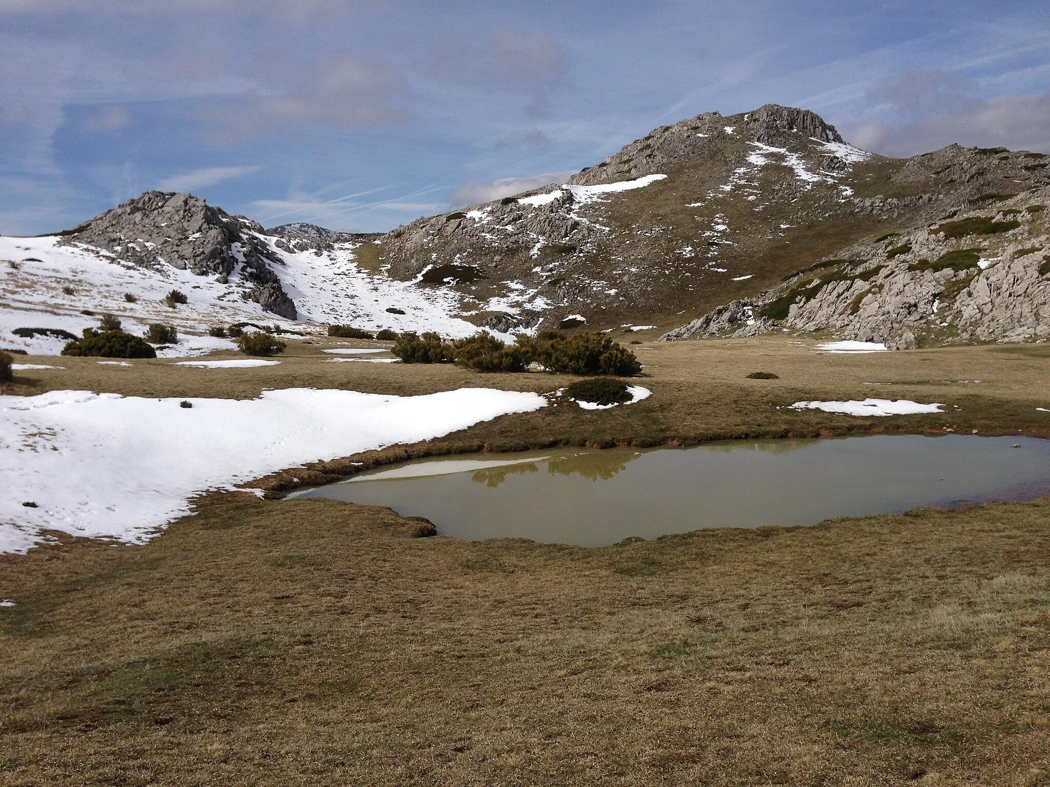 Photo showing: Laguna en lo alto de Peñacorada