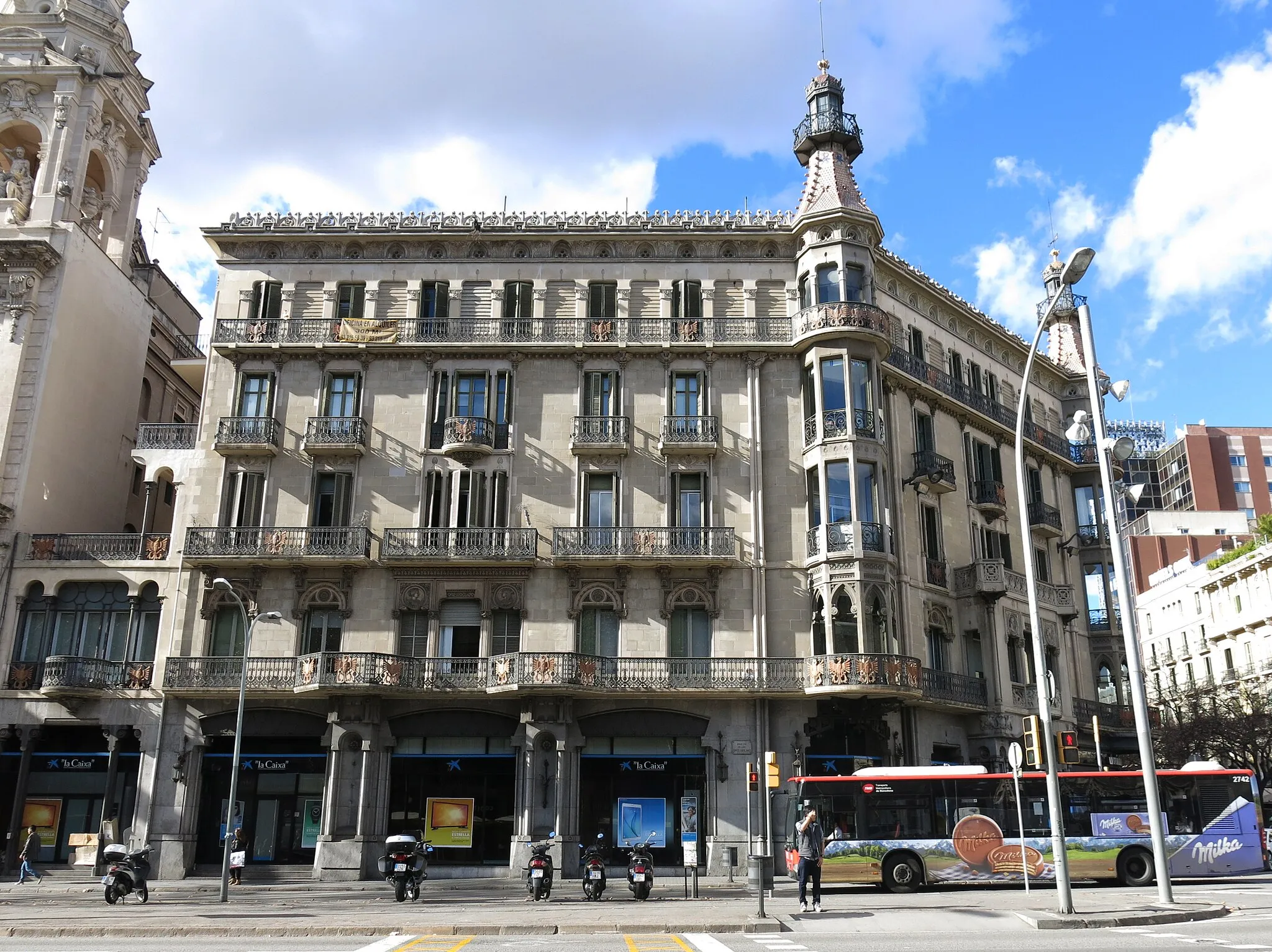 Photo showing: Casa Pia Batlló, rambla de Catalunya 17 (Barcelona), façana de la Gran Via