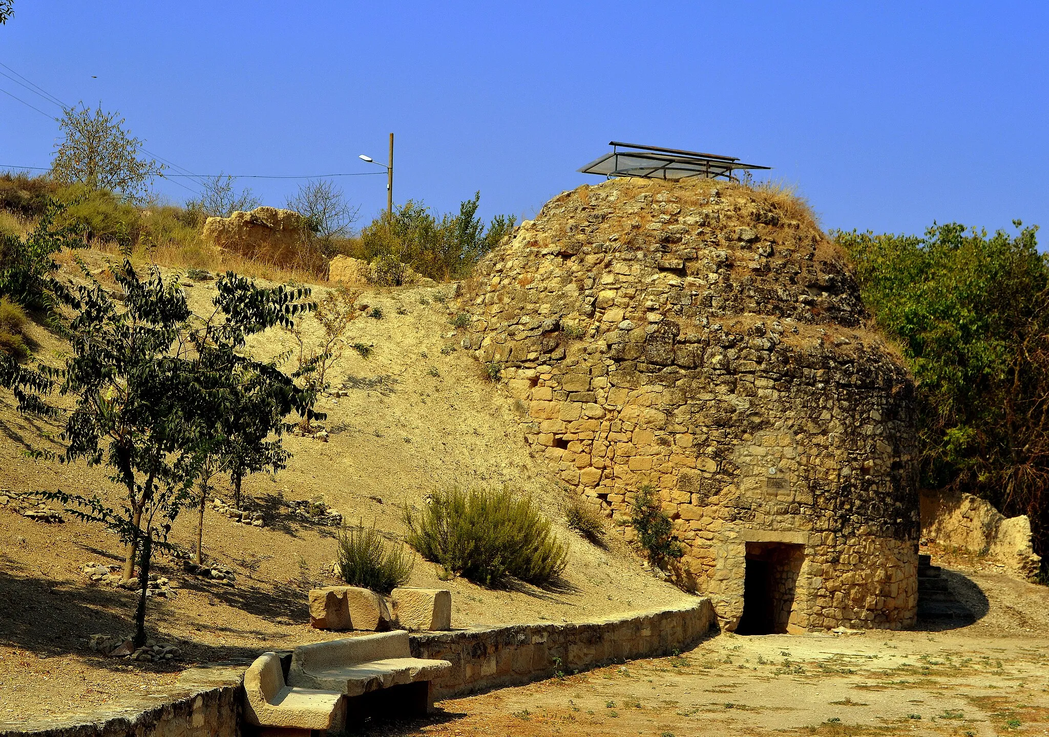 Photo showing: Pou de glaç de la Floresta (les Garrigues)