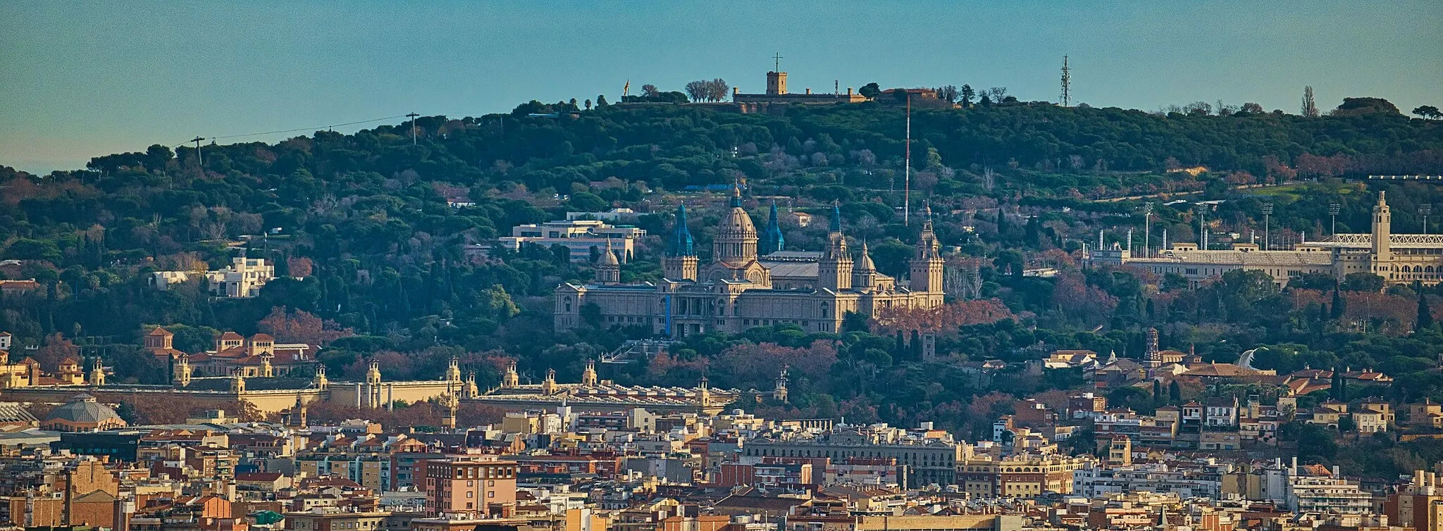 Photo showing: View of Montjuïc including the Museu Nacional d'Art de Catalunya, Castell de Montjuic, El Poble Espanyol, and other buildings.