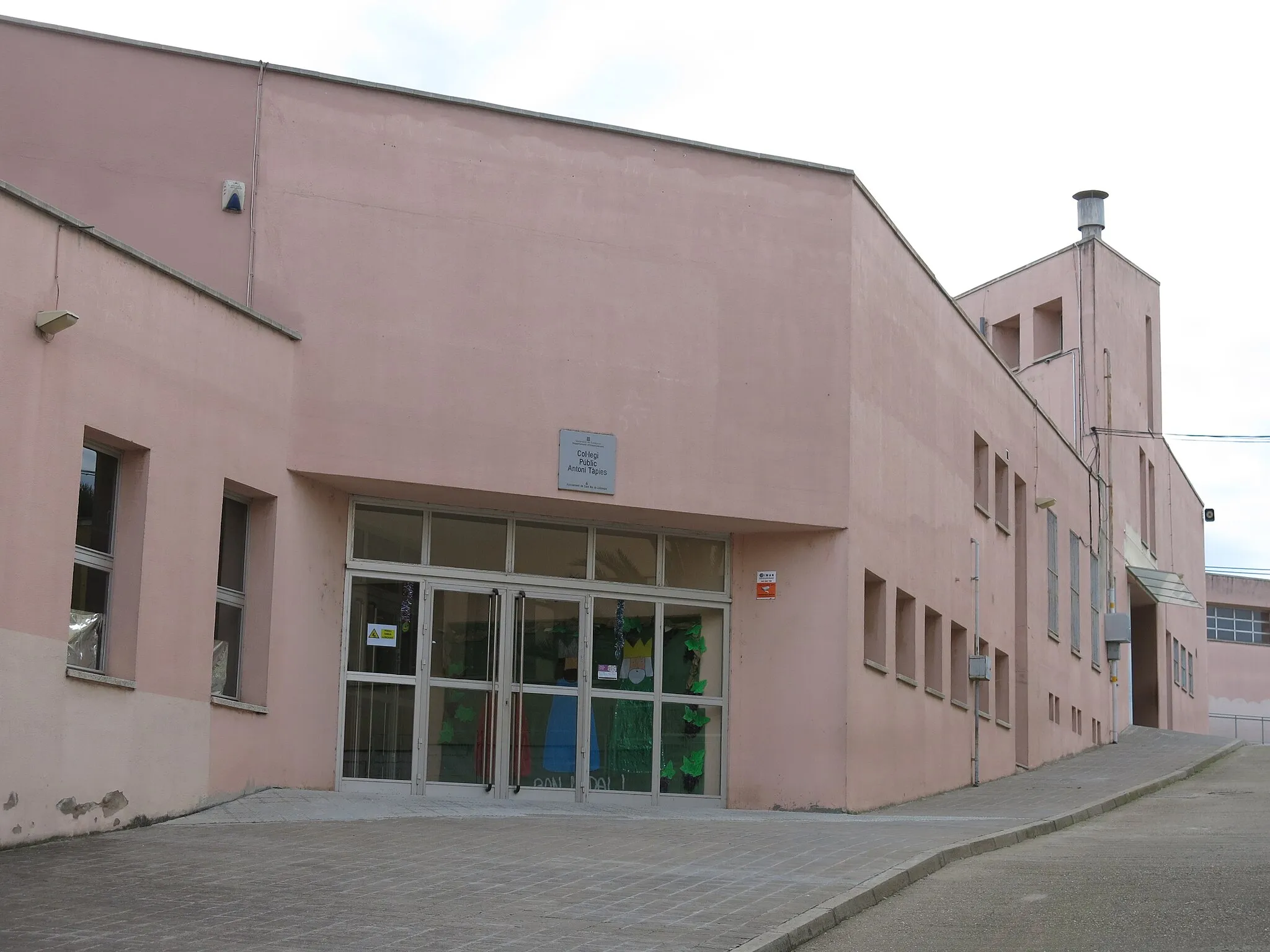 Photo showing: Escola pública Antoni Tàpies (Sant Boi de Llobregat)