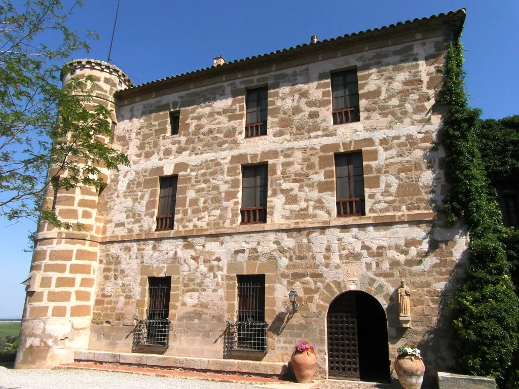 Photo showing: Intervenció en edifici d'origen medieval.